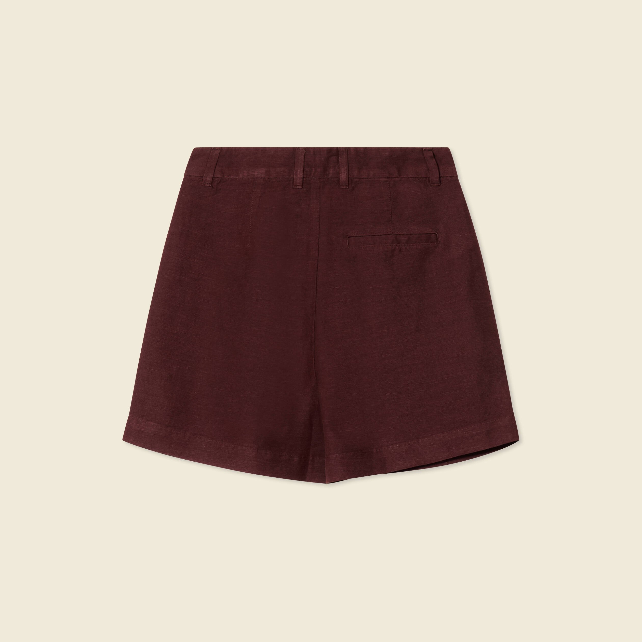 short droit avec pinces bordeaux femme Short droit avec pinces bordeaux femme