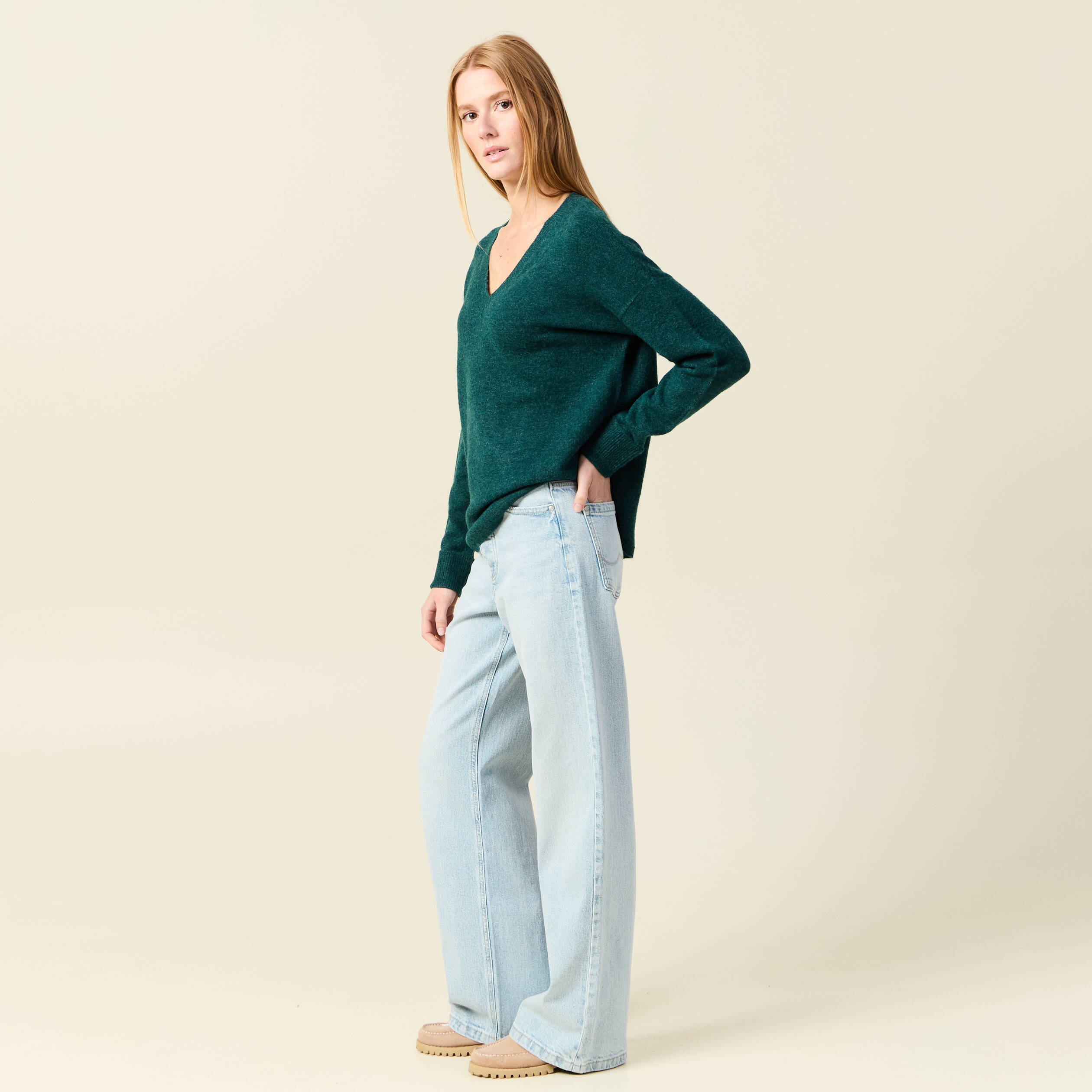 Pull manches longues col en V vert fonc&eacute; femme