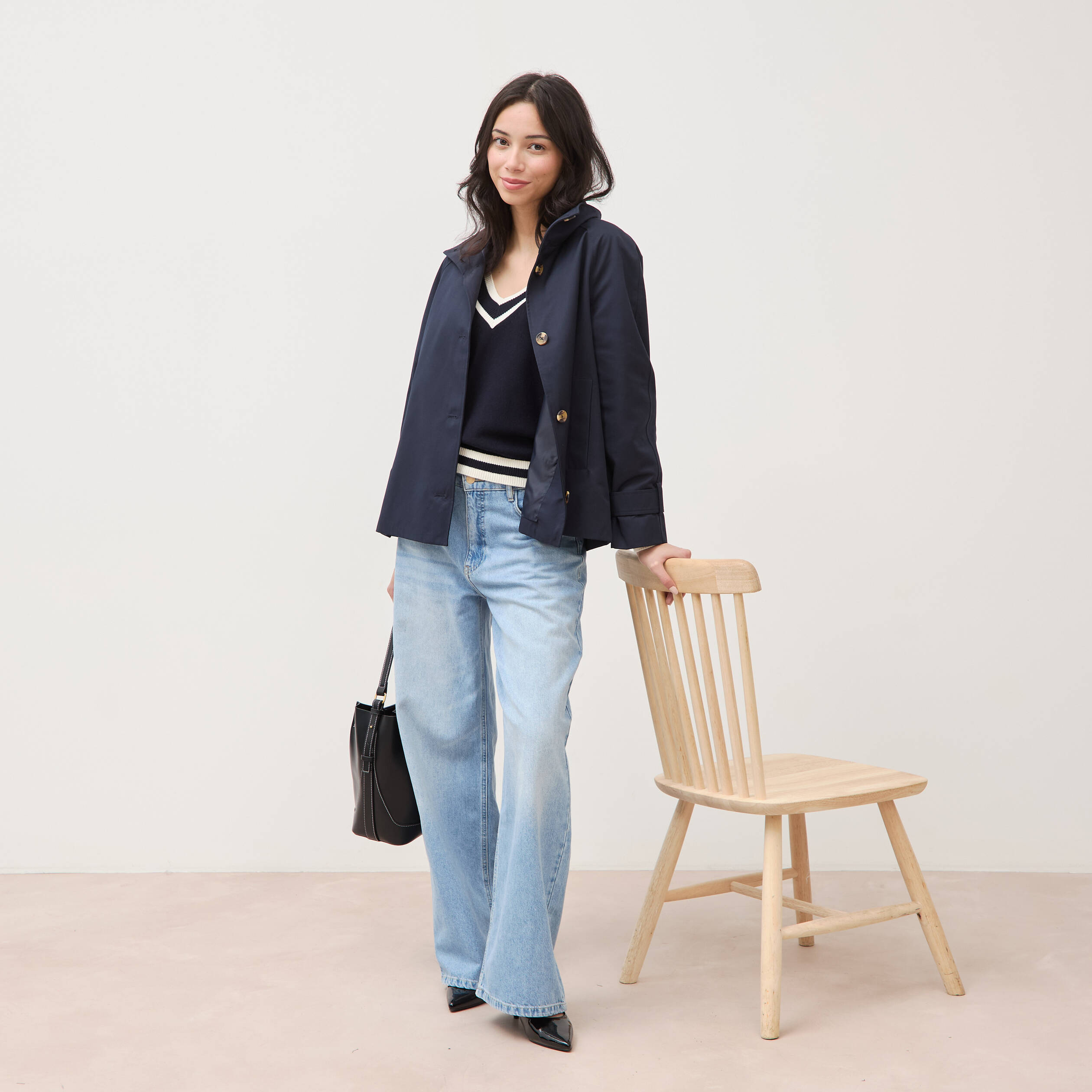 Trench droit court col montant bleu fonc&eacute; femme