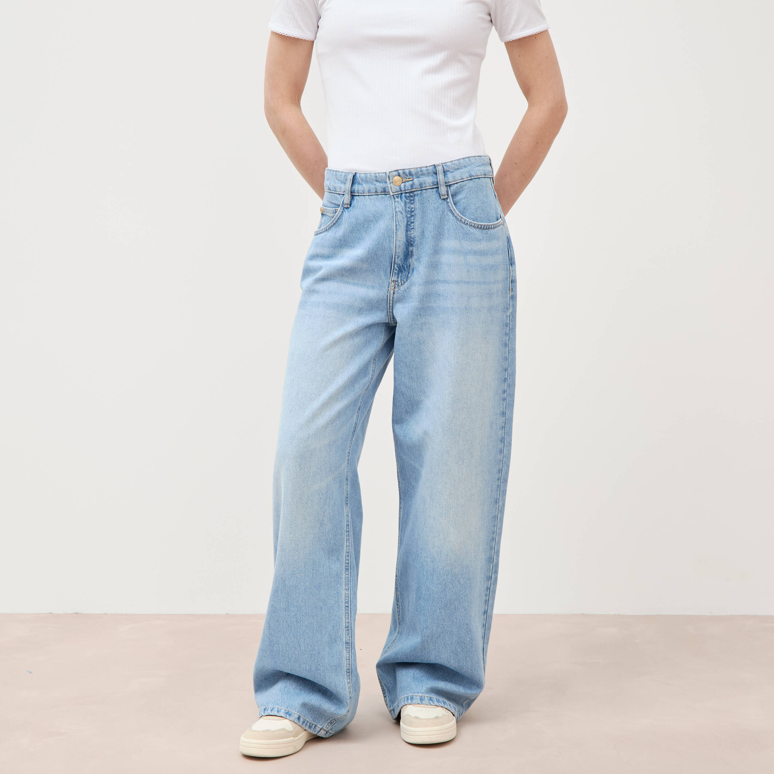 Jeans loose taille standard en coton denim bleach femme