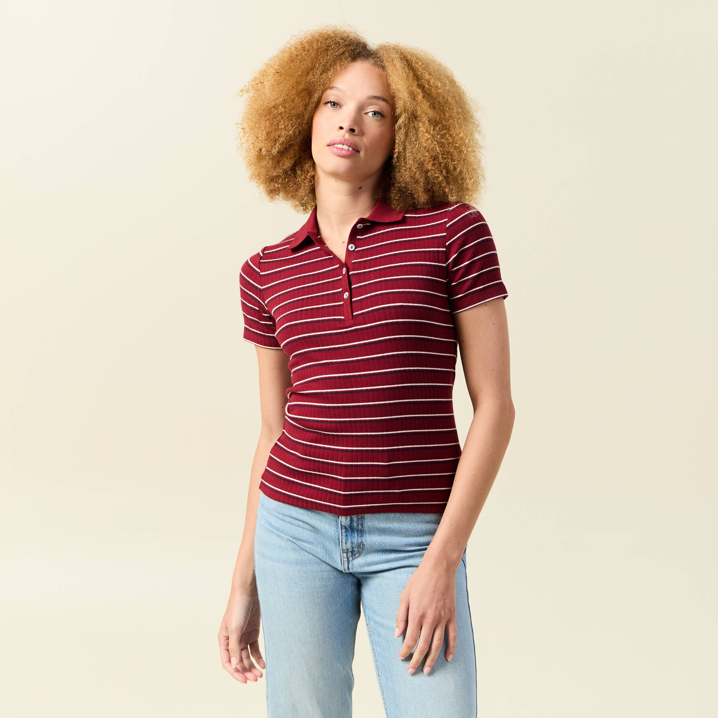 T-shirt cintr&eacute; manches courtes rouge cerise femme