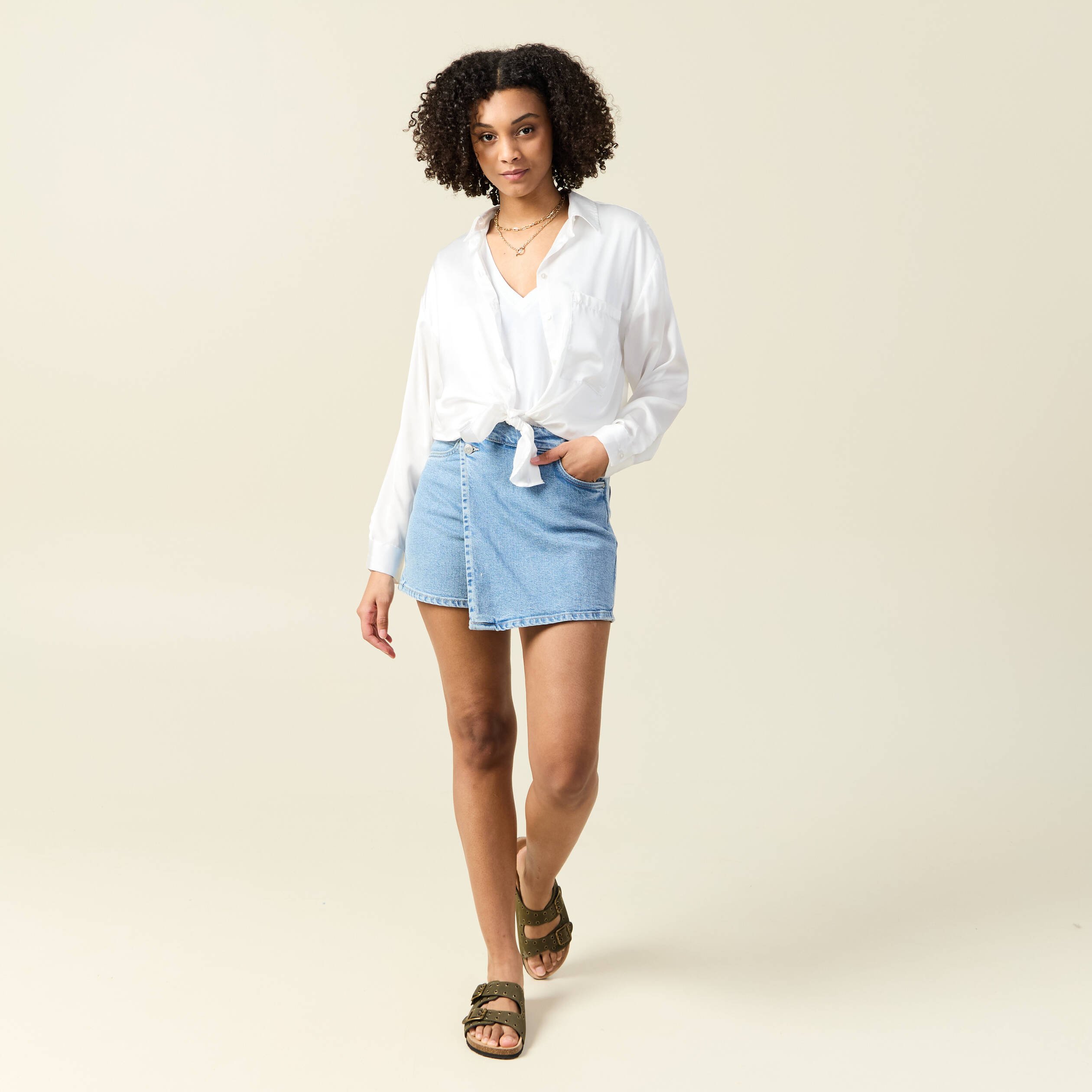 jupe short droite en jean denim bleach femme Jupe-short droite en jean denim bleach femme