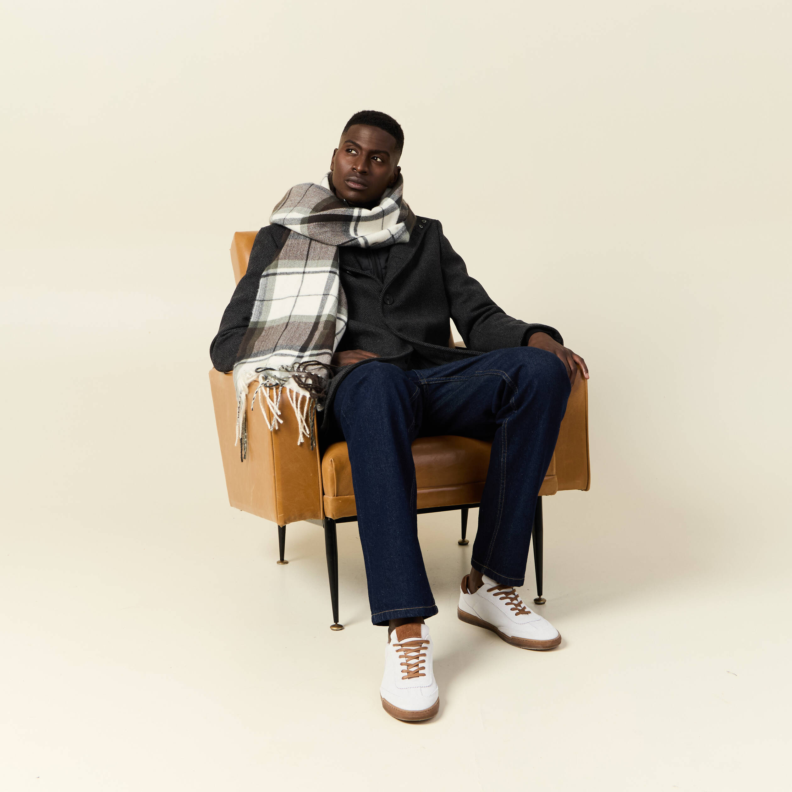 manteau ajuste boutonne gris fonce homme Manteau ajusté boutonné gris foncé homme