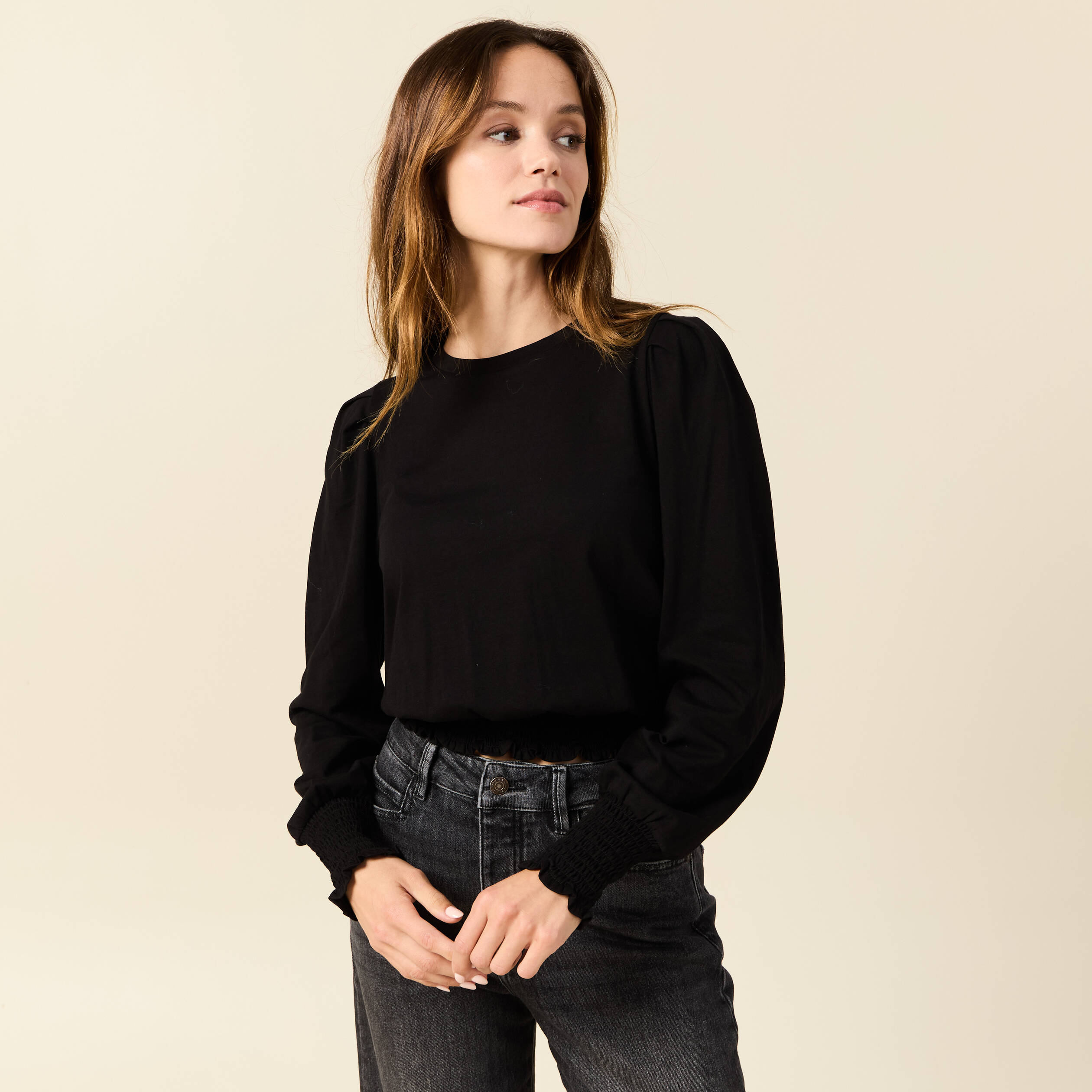 T-shirt manches longues smocké noir femme