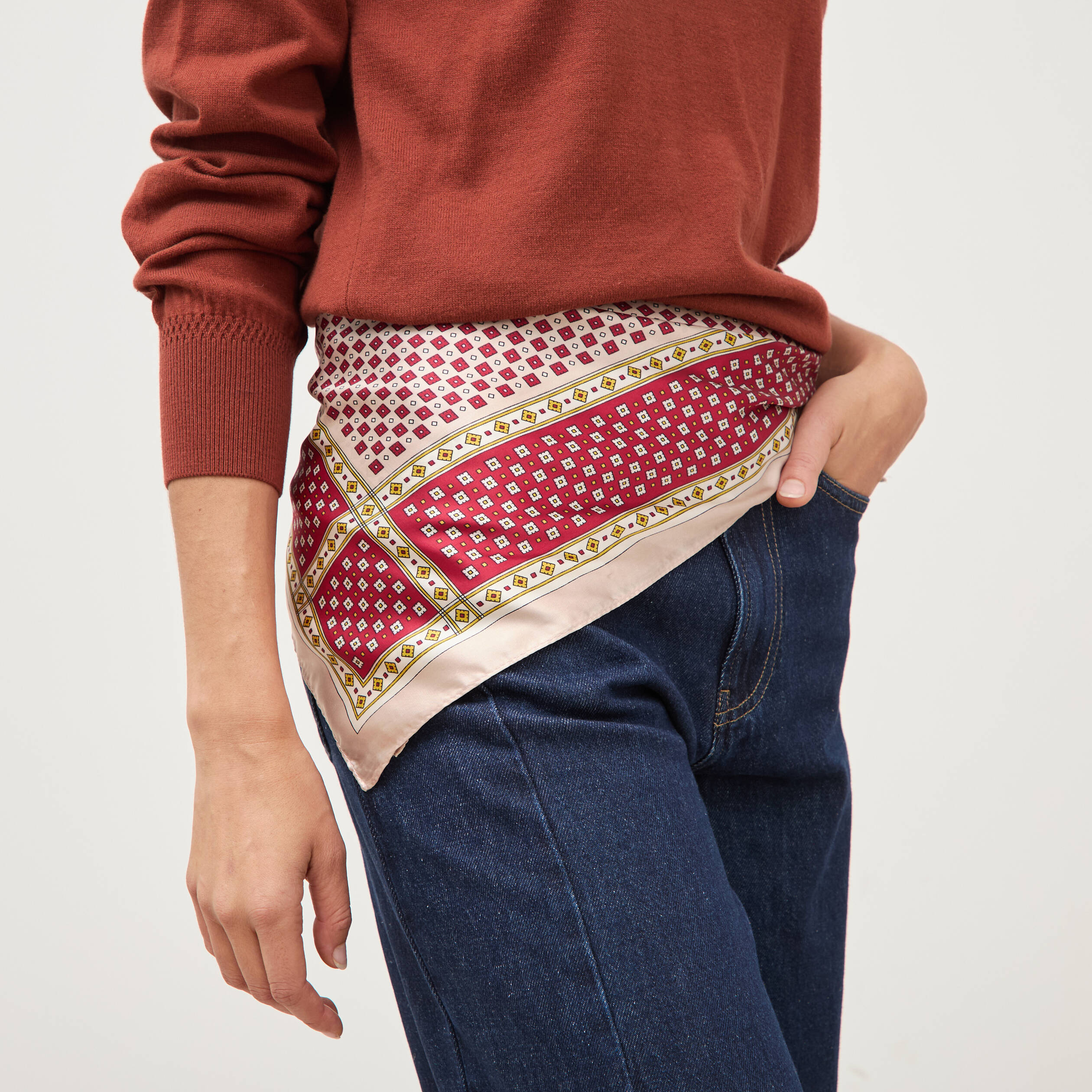 Foulard satin&eacute; rouge femme