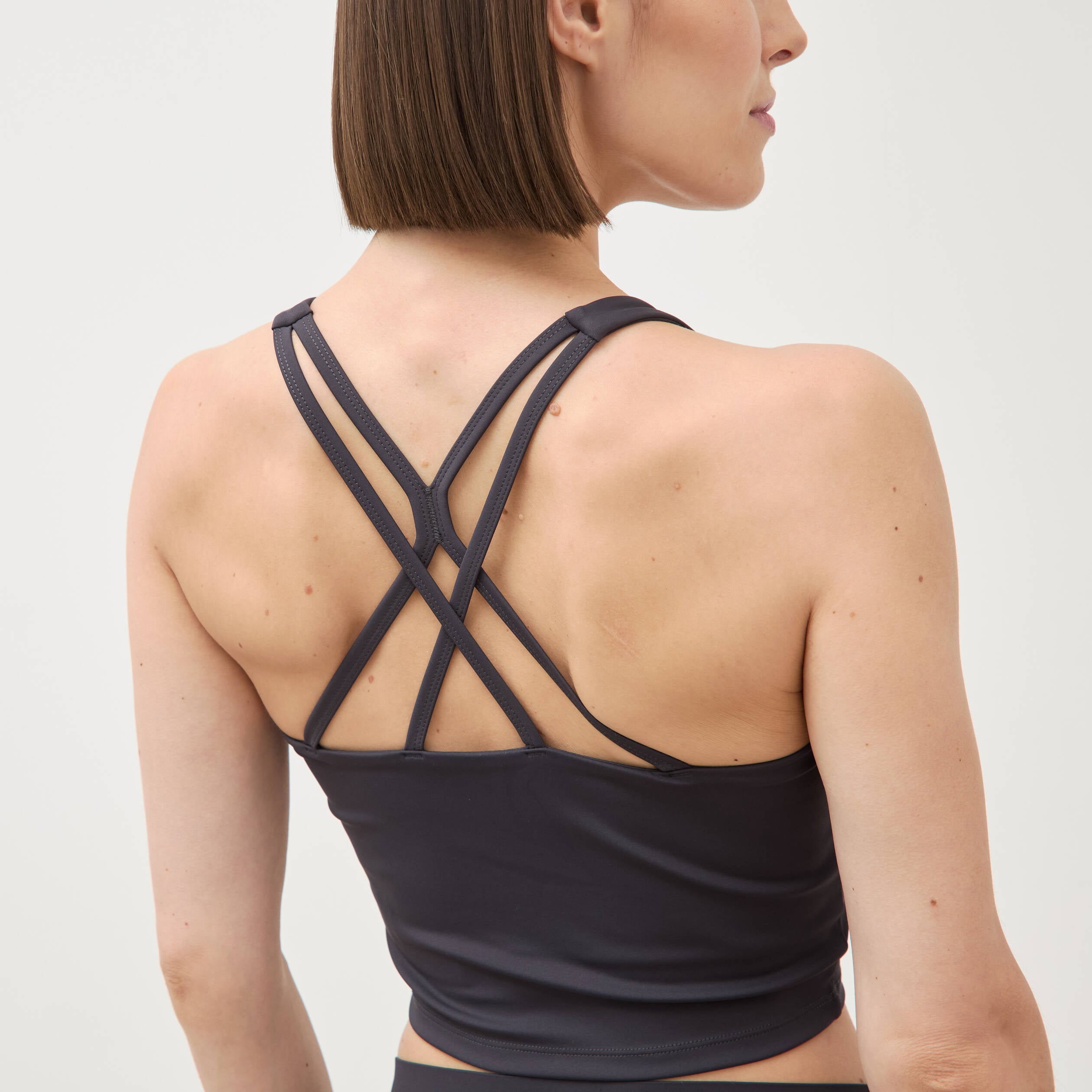 Brassi&egrave;re ajust&eacute;e cropped gris fonc&eacute; femme