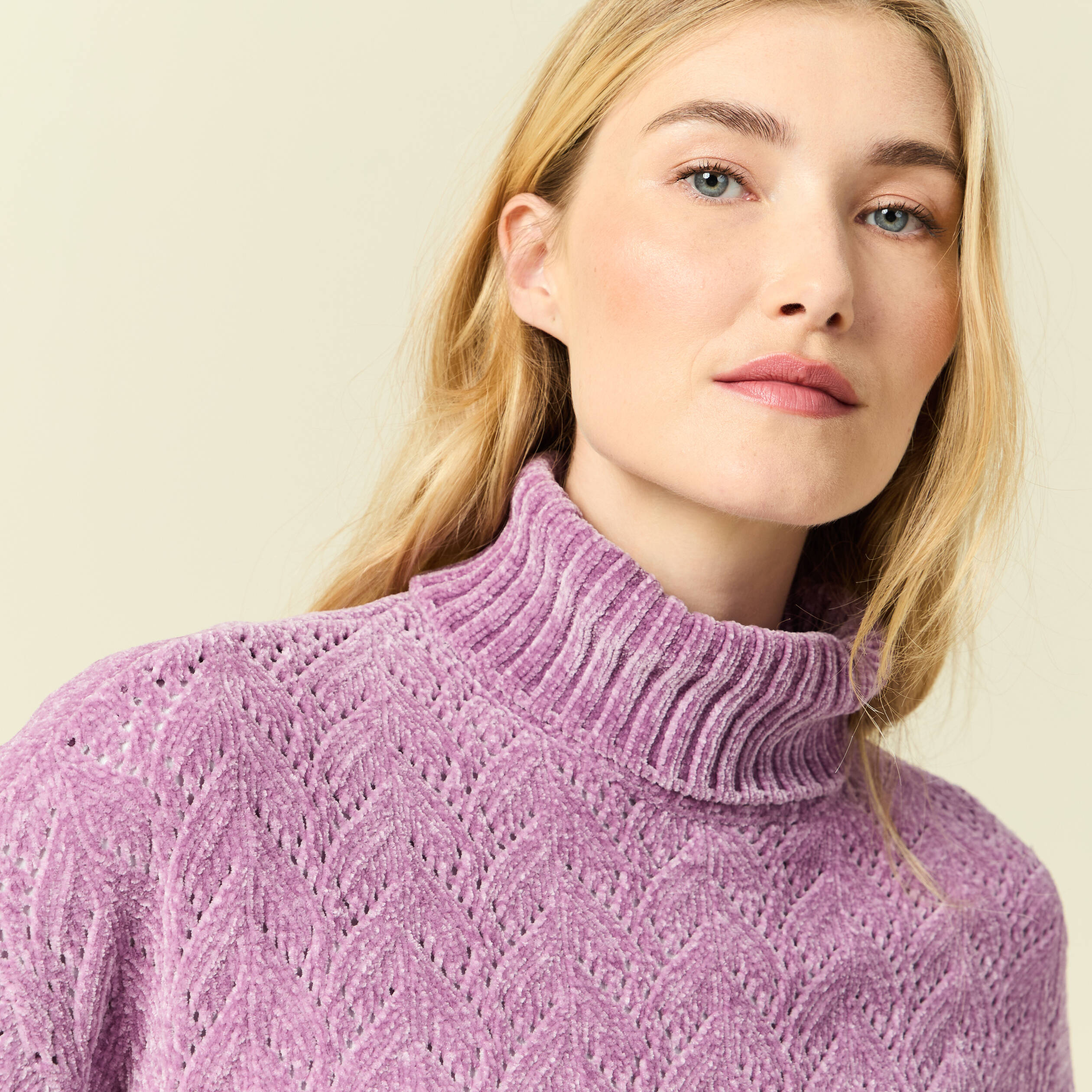 Pull col roul&eacute; manches longues mauve femme