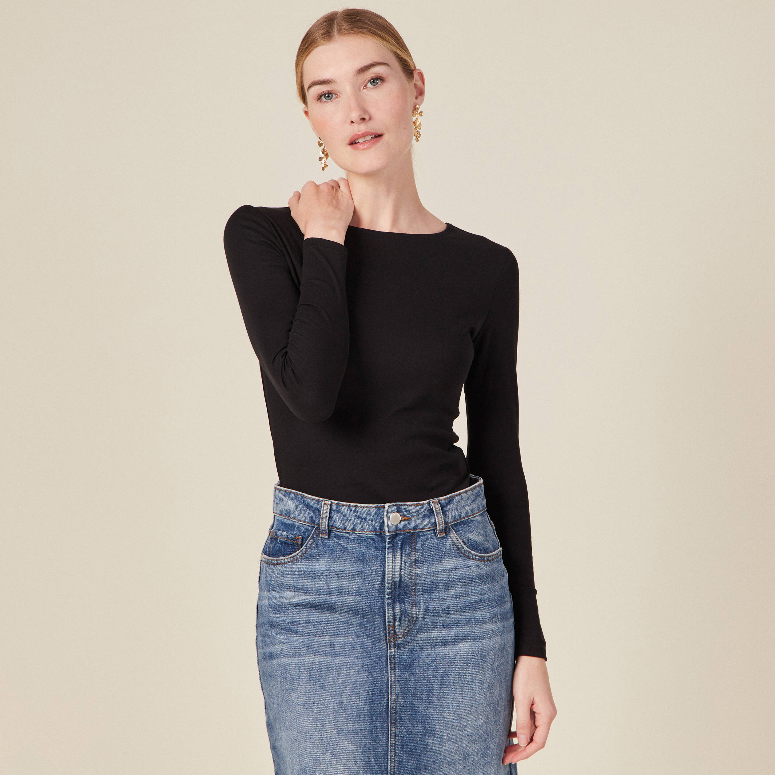 T-shirt cintr&eacute; manches longues col rond noir femme