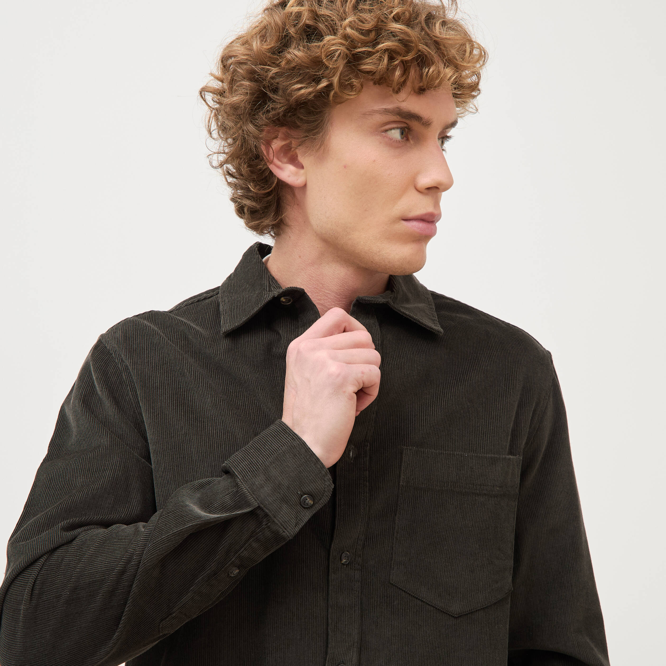 Chemise col classique en velours vert kaki homme