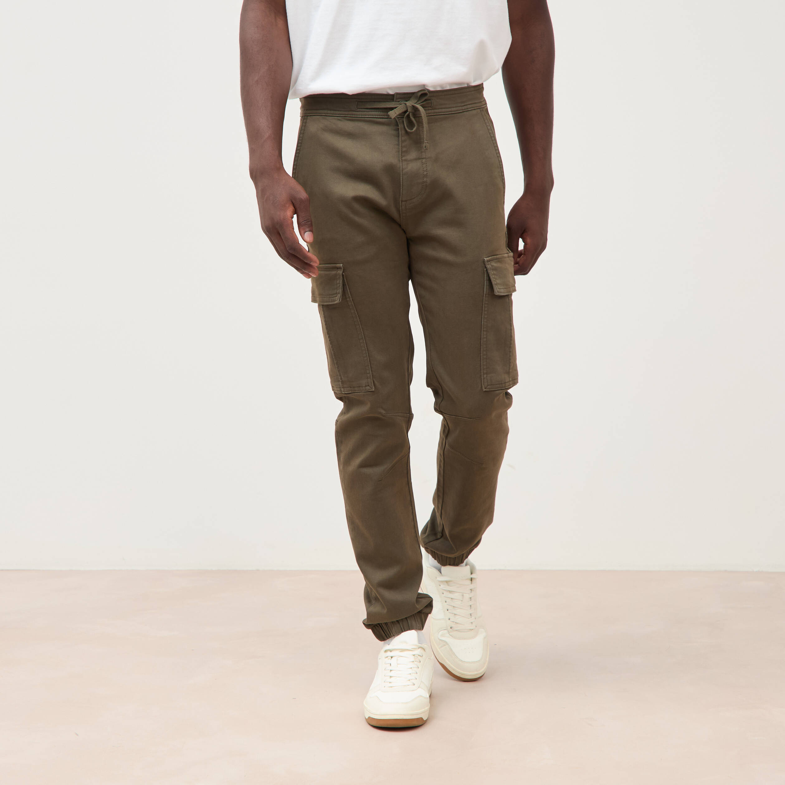 Pantalon battle bas resserr&eacute; vert kaki homme