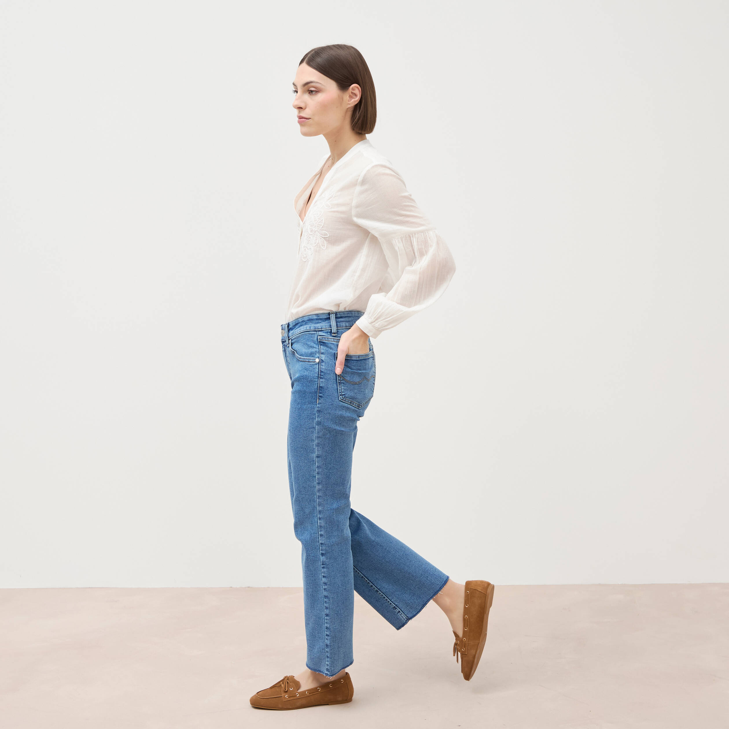 Jeans bootcut cropped taille bascul&eacute;e denim used femme