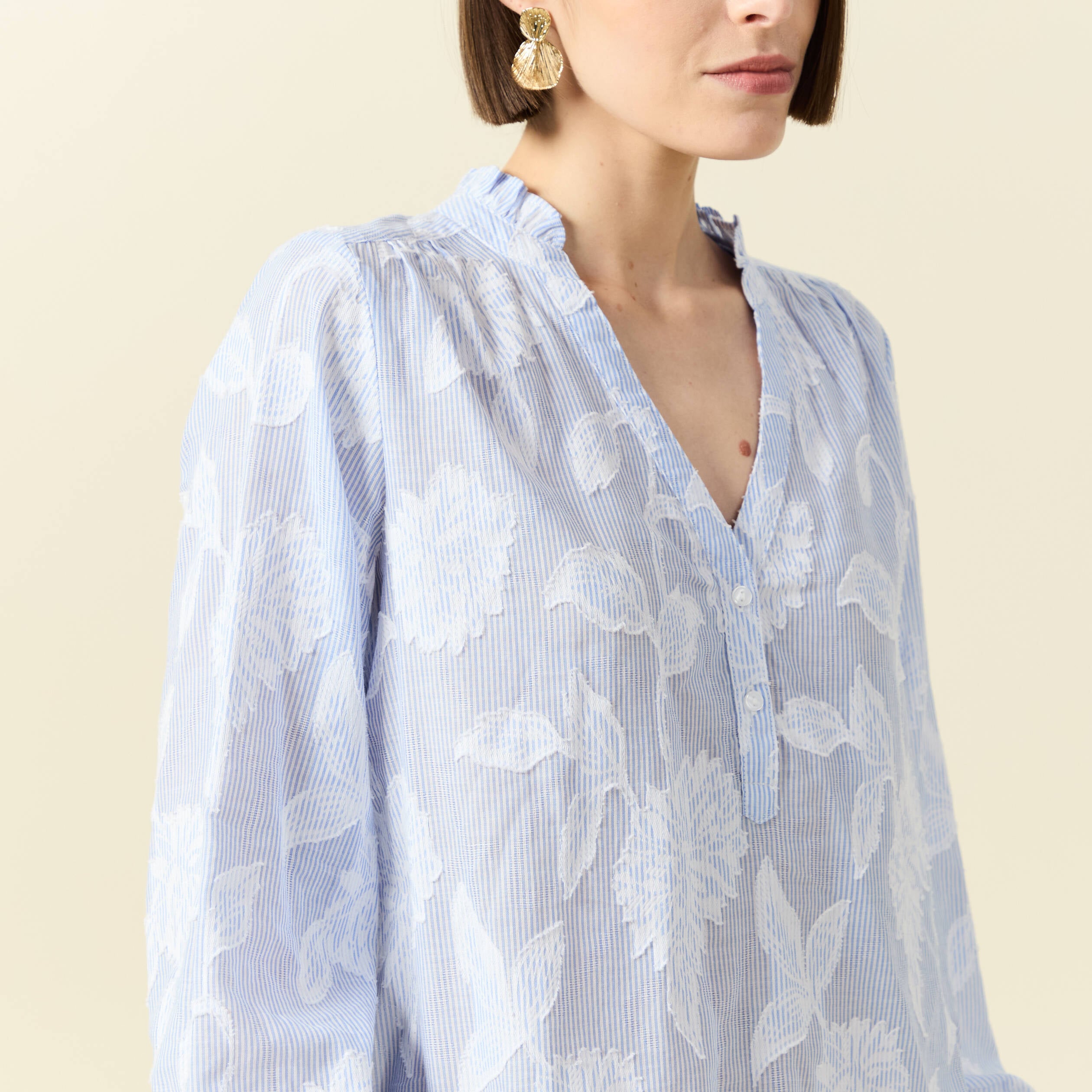 Chemise en coton col V manches longues bleu gris femme