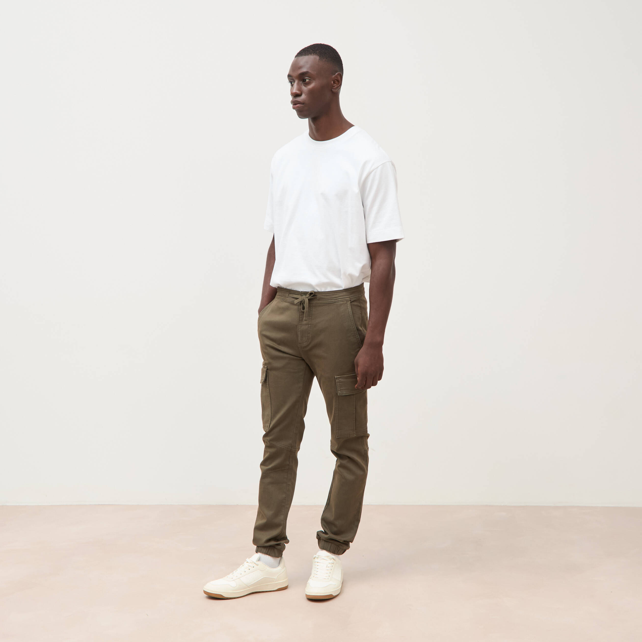 Pantalon battle bas resserr&eacute; vert kaki homme