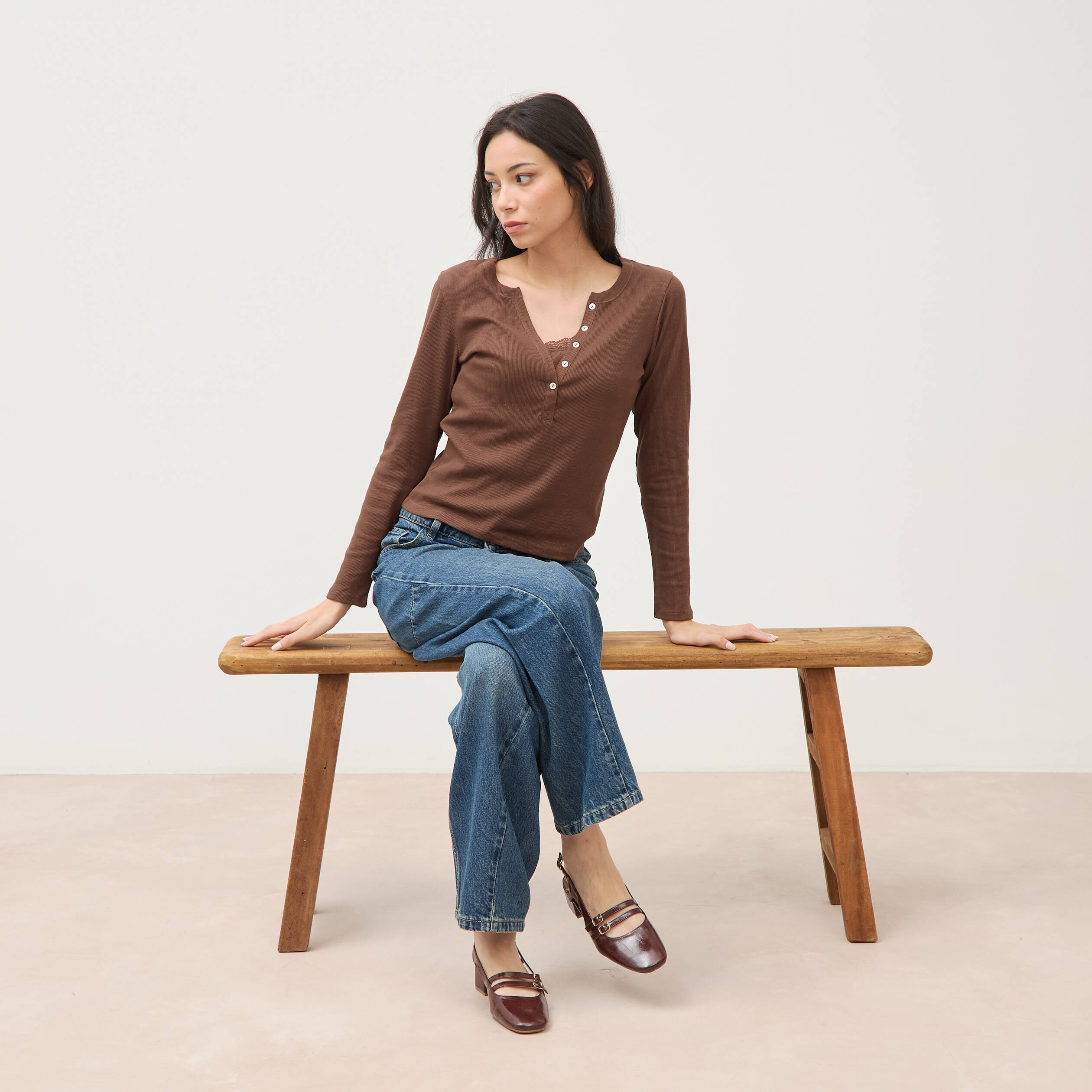 T-shirt cintr&eacute; manches longues marron fonc&eacute; femme