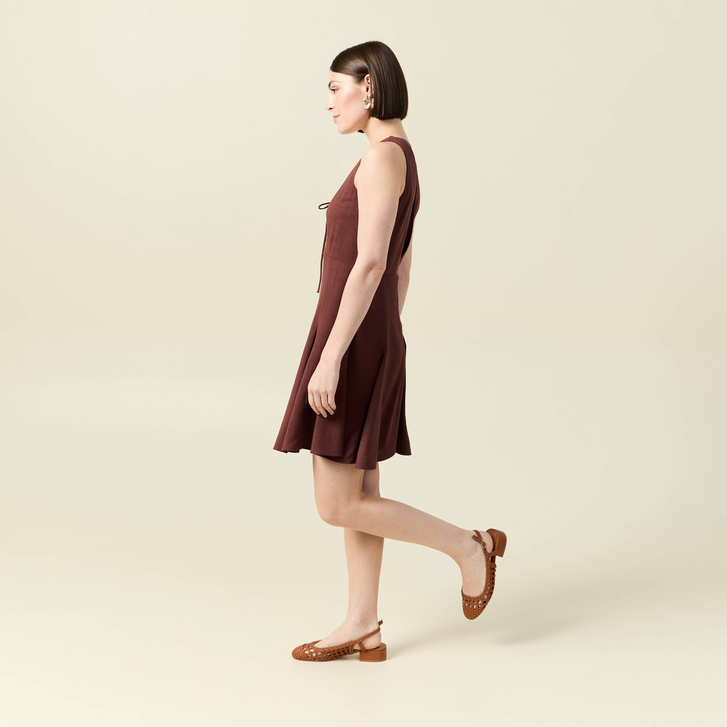 Robe sans manches col V marron femme