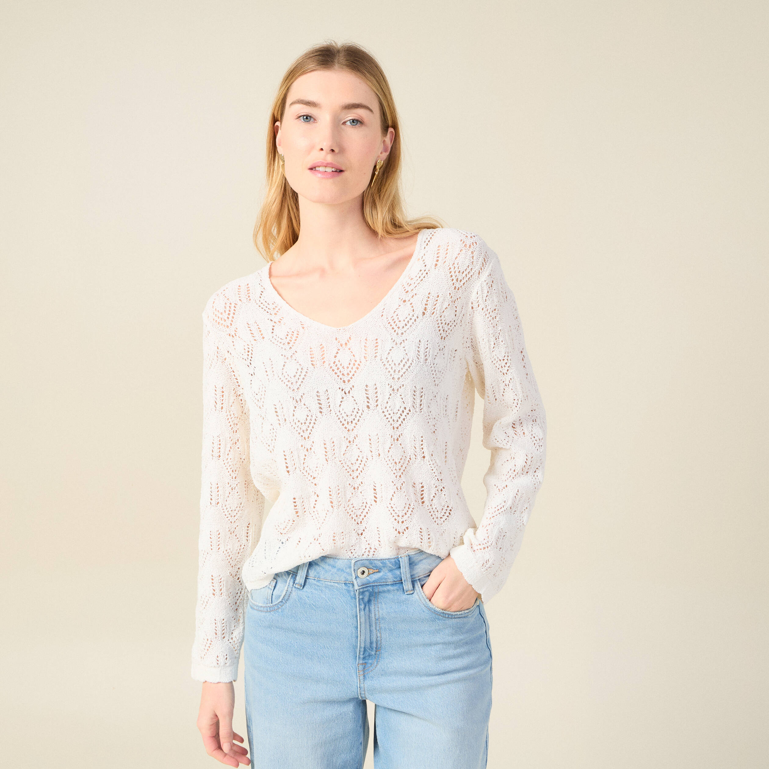Pull ajour&eacute; col v manches longues ecru femme