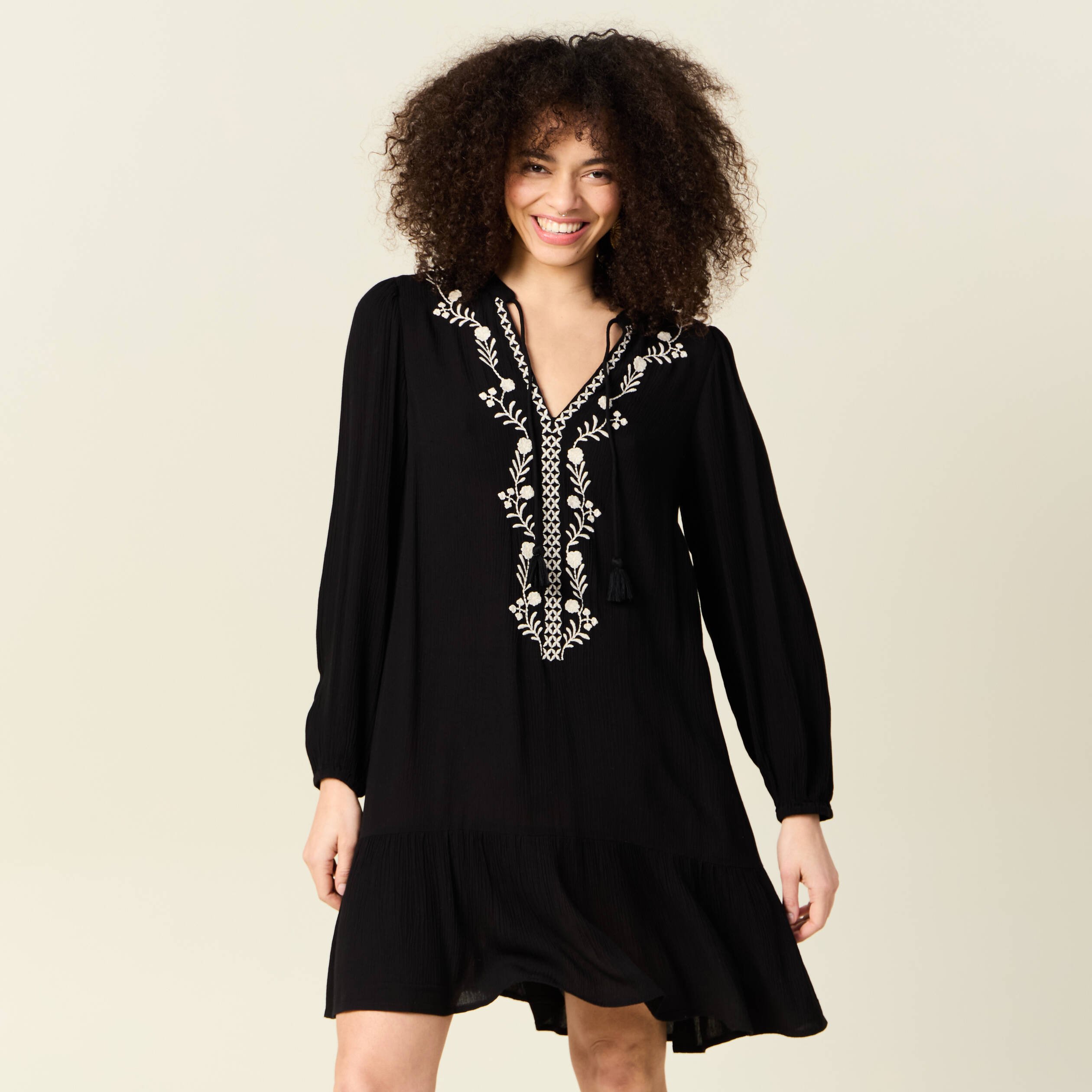 robe evasee broderie noir femme Robe évasée broderie noir femme