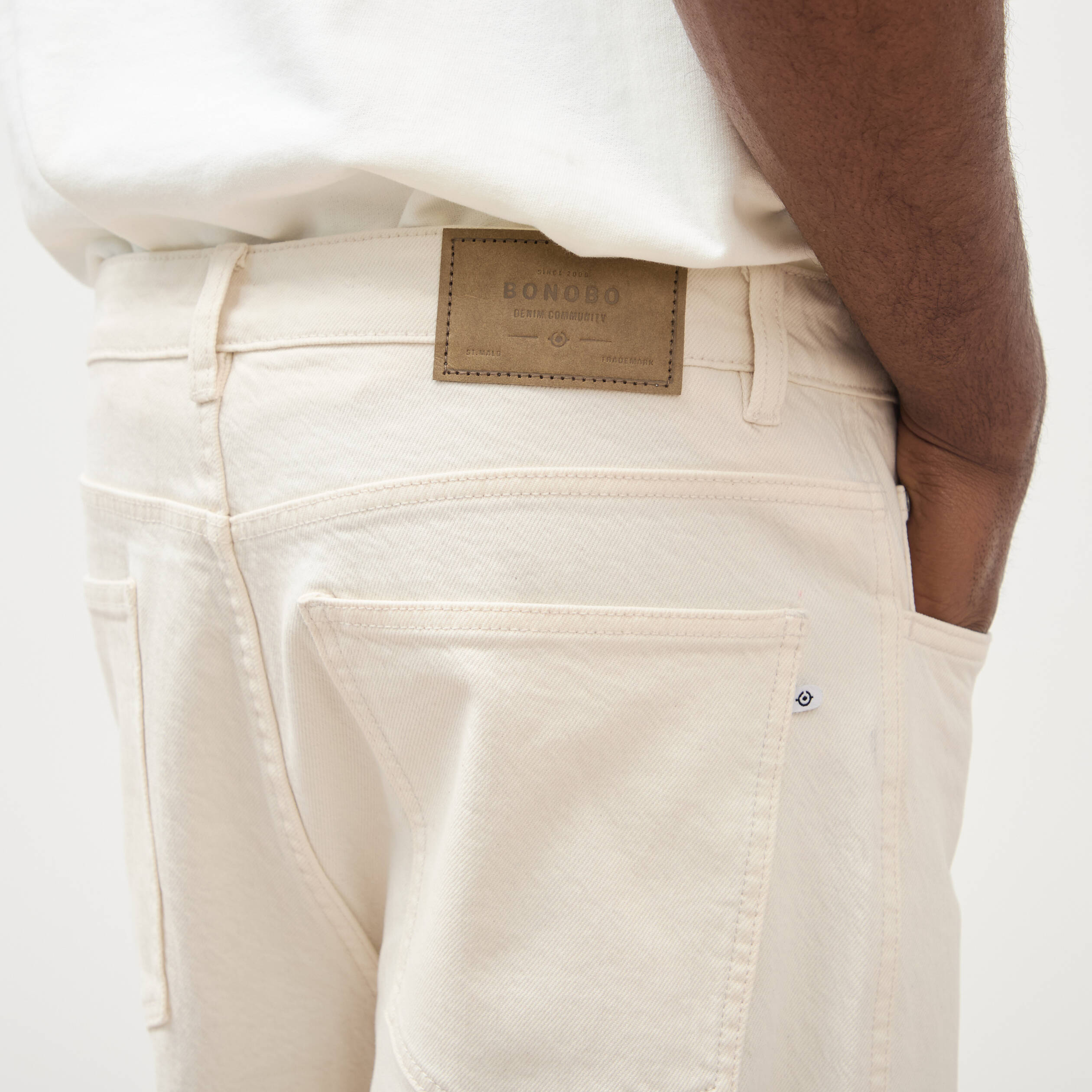 Jeans large 5 poches longueur 32 ecru homme