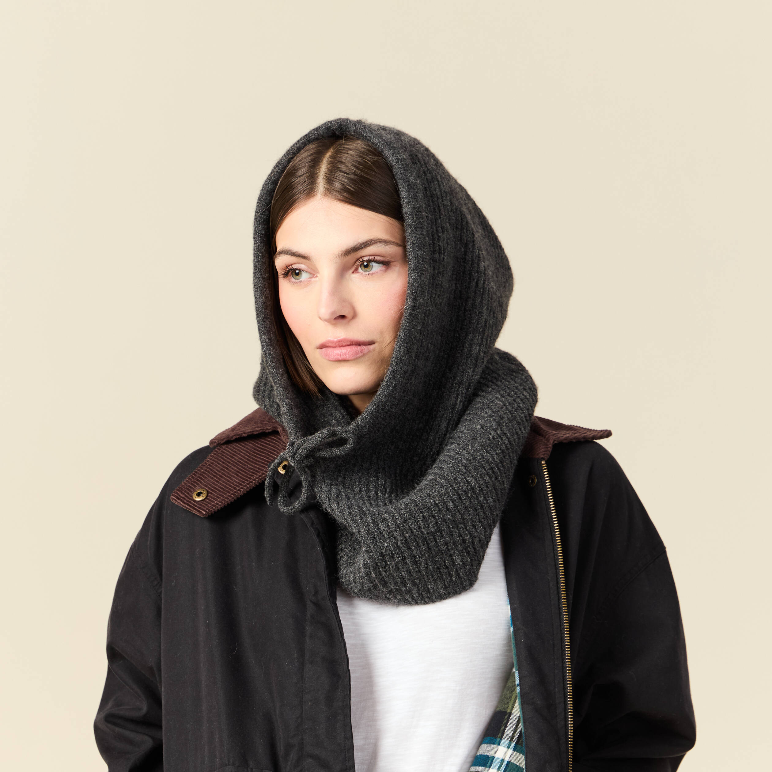 Cagoule tricotée gris foncé femme