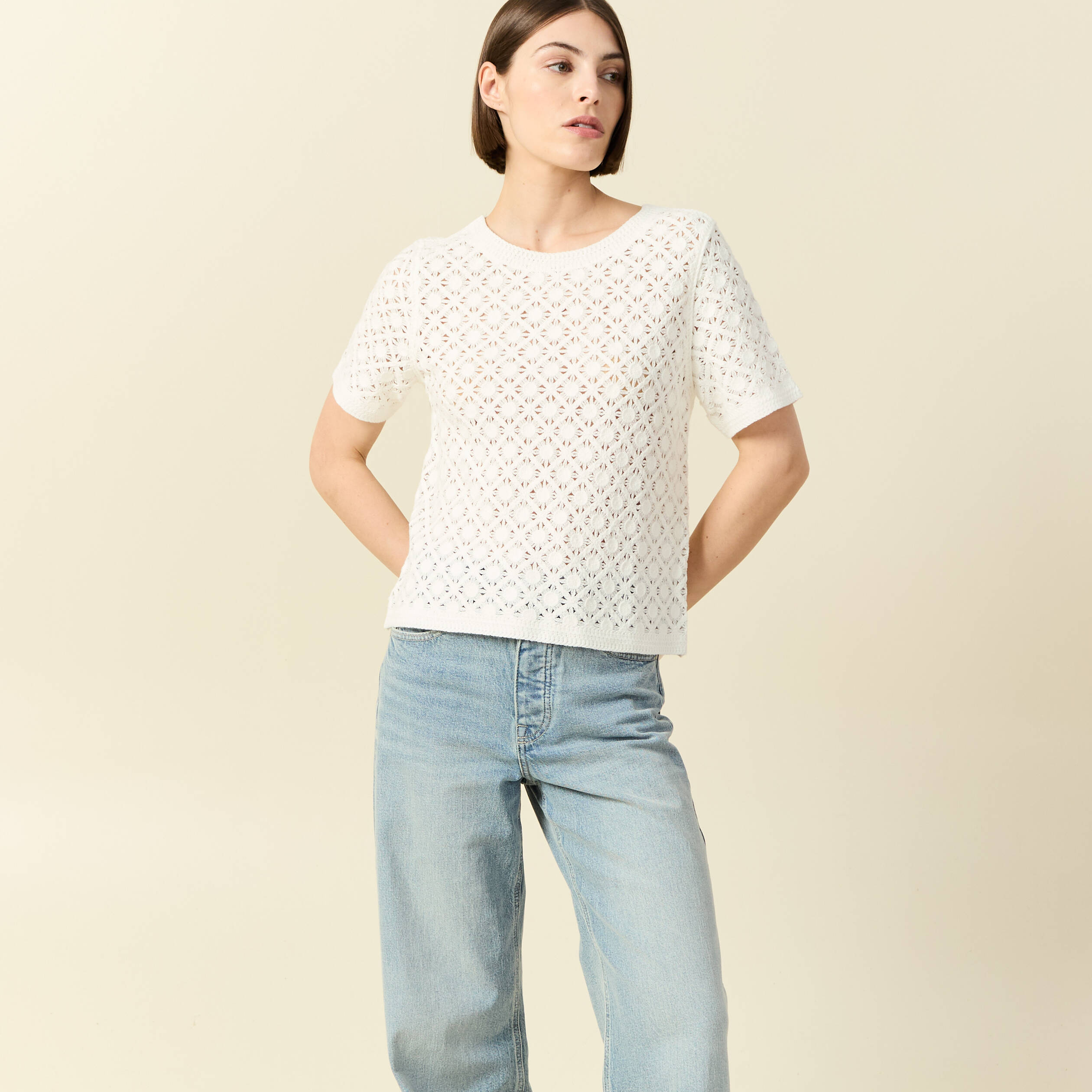 T-shirt ajour&eacute; col rond manches courtes ecru femme