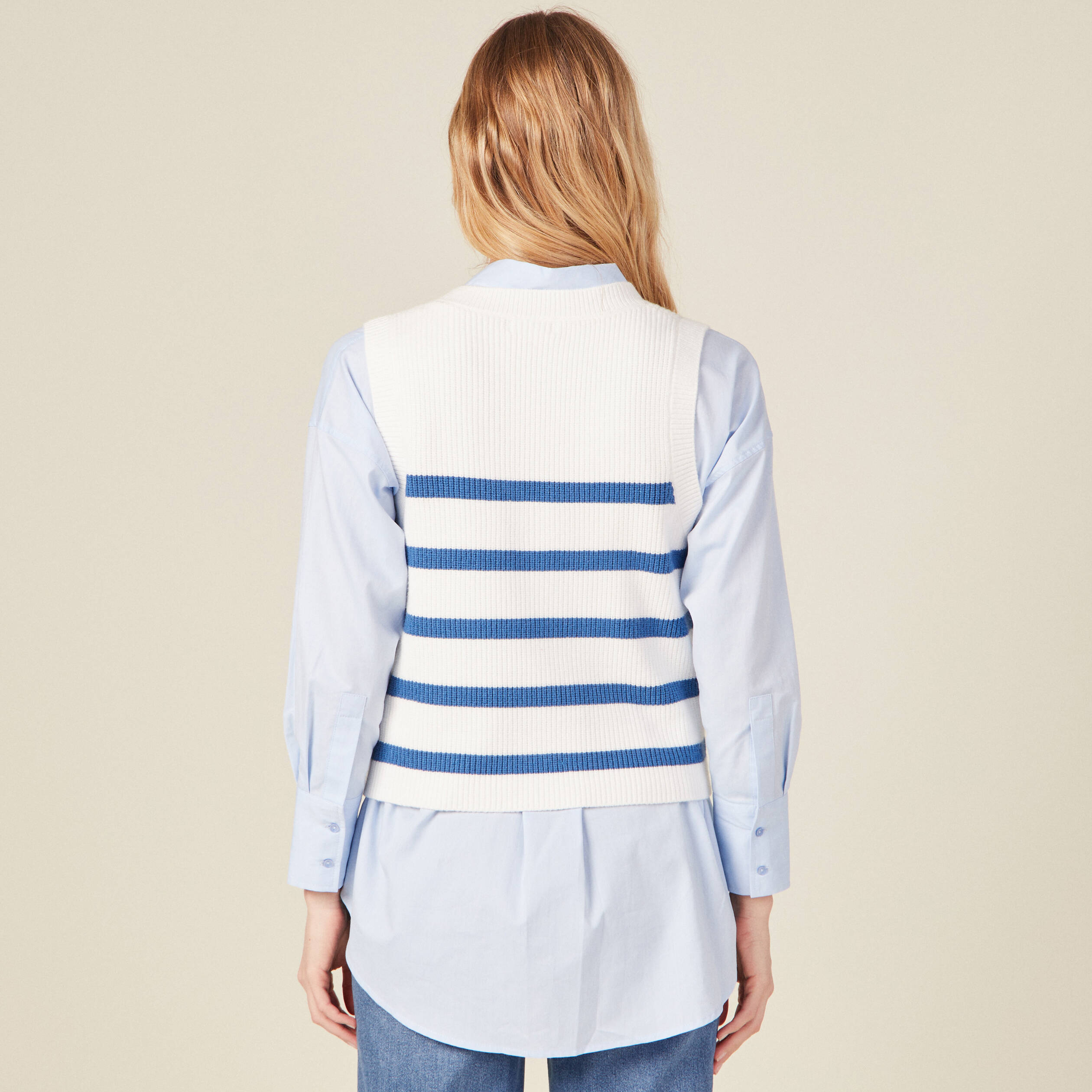 Pull droit court sans manches col v ecru femme