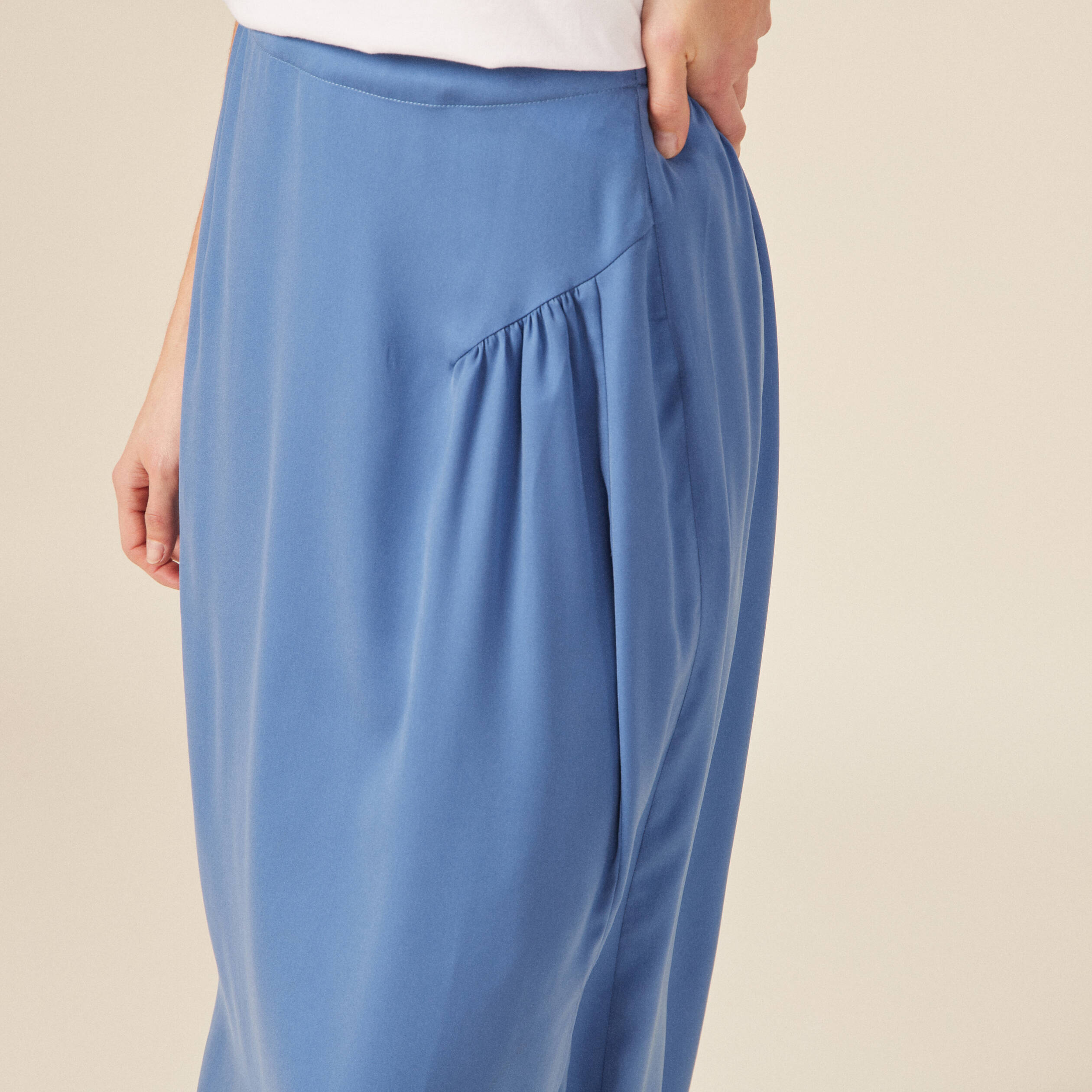 jupe longue evasee satin bleu femme Jupe longue évasée satin bleu femme