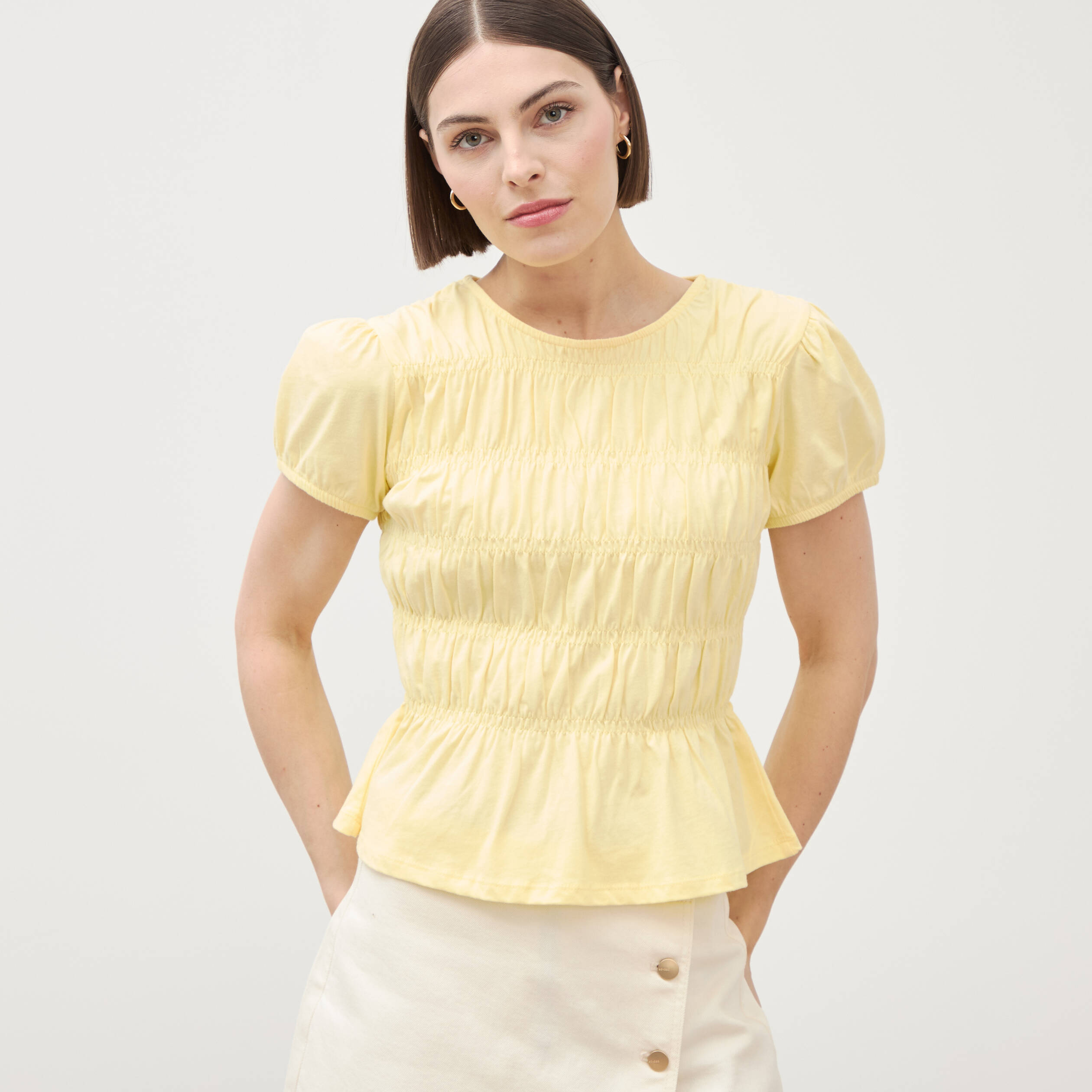 T-shirt fronc&eacute; col rond manches courtes jaune pastel femme
