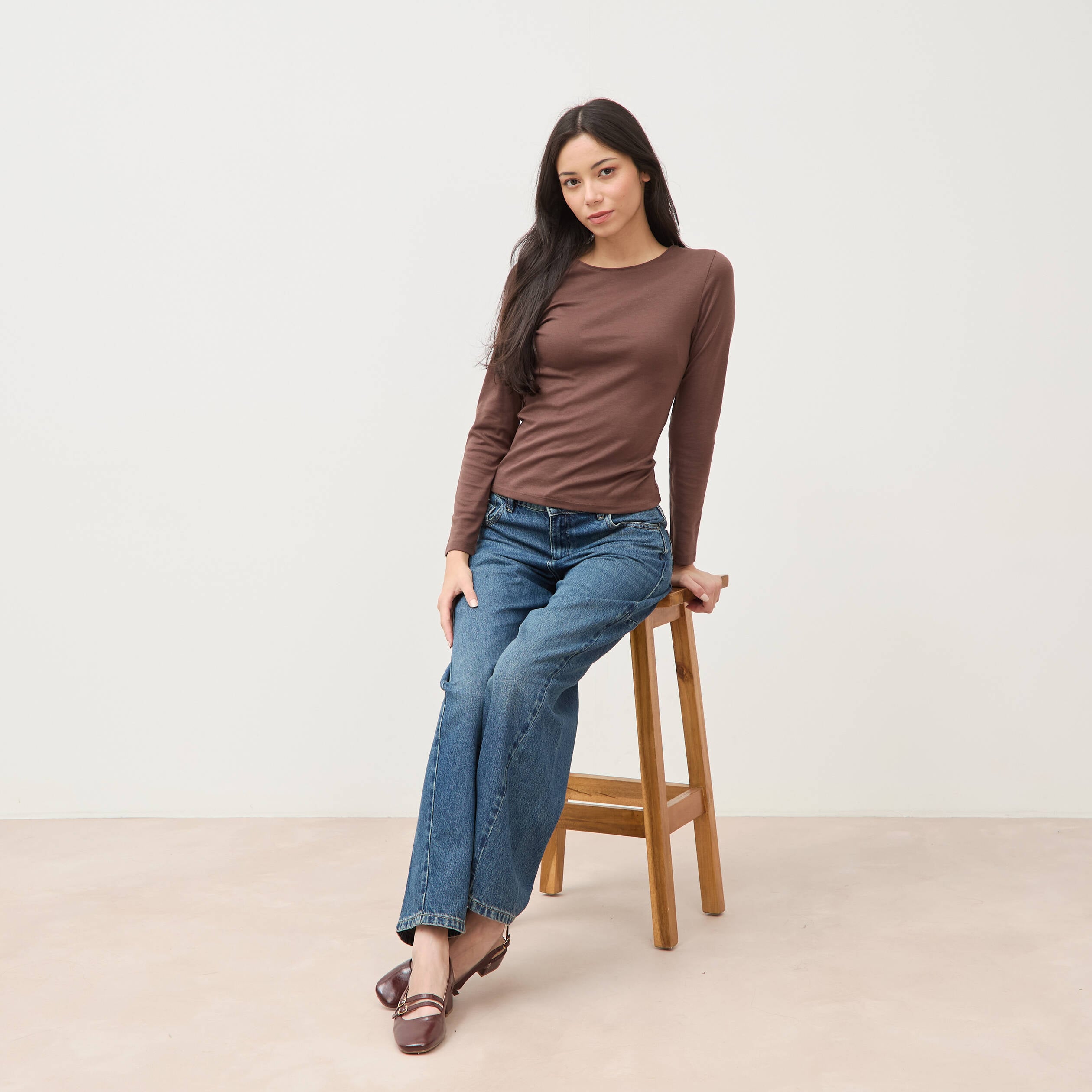 T-shirt cintr&eacute; manches longues col rond marron femme