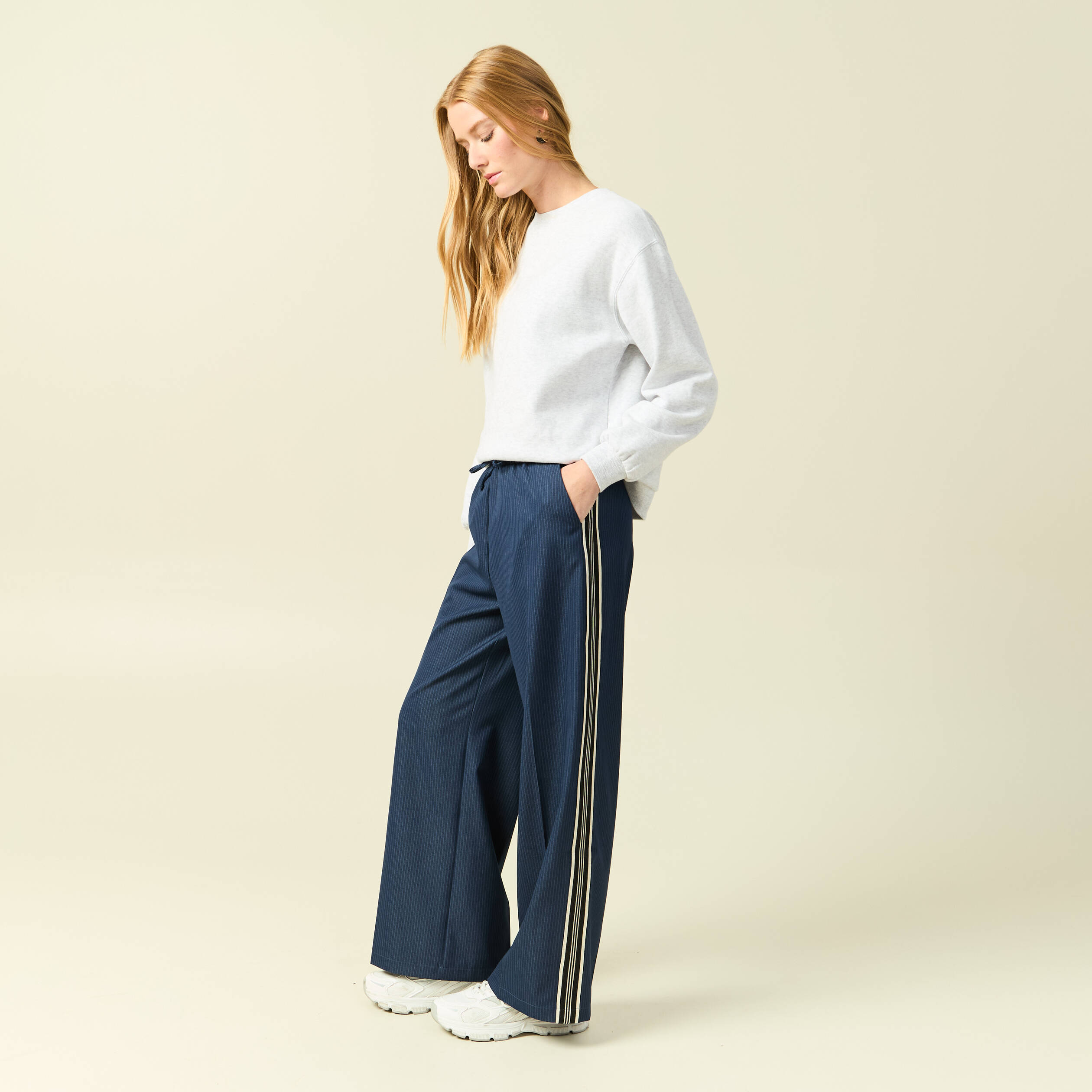 Pantalon large taille haute ray&eacute; bleu marine femme