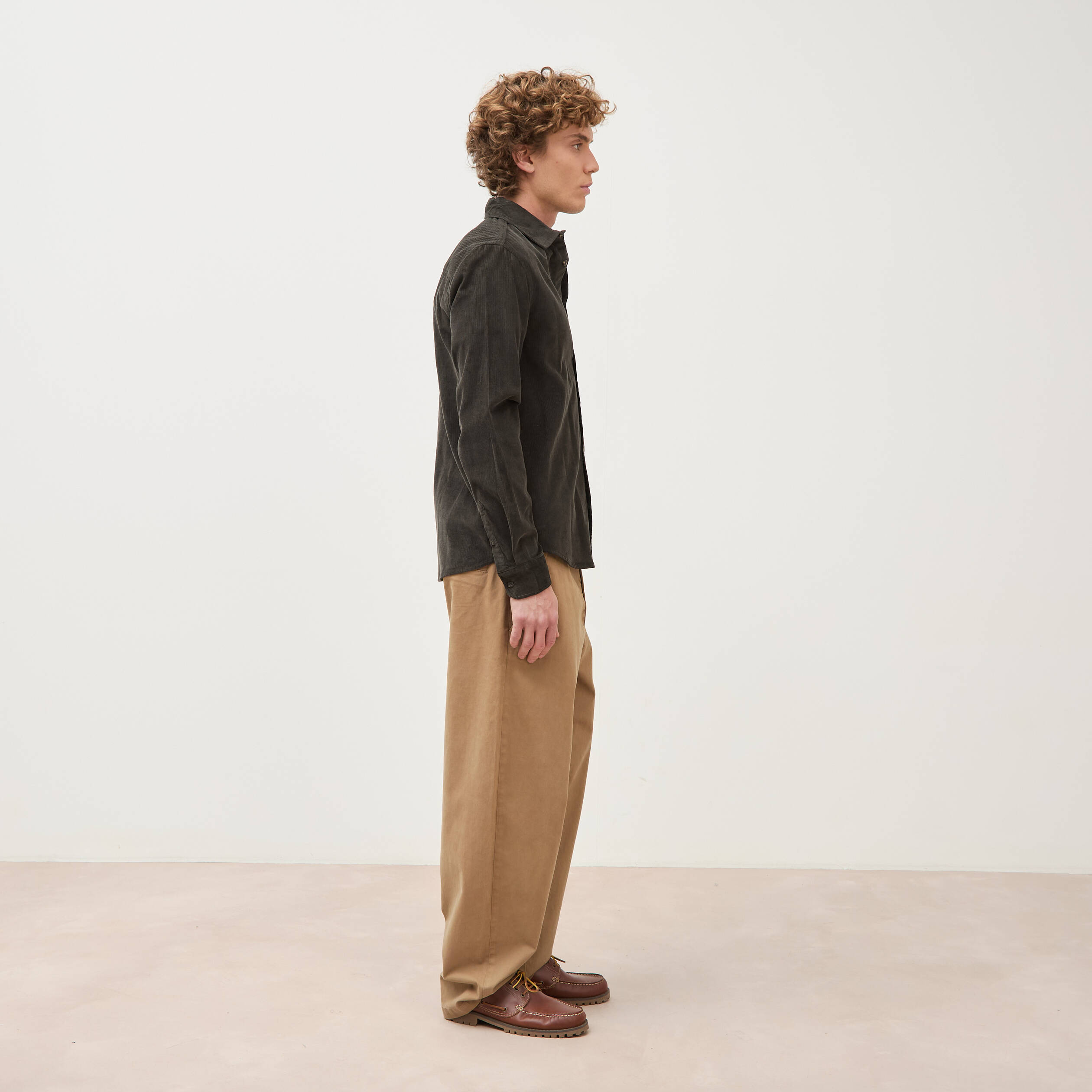 Chemise col classique en velours vert kaki homme