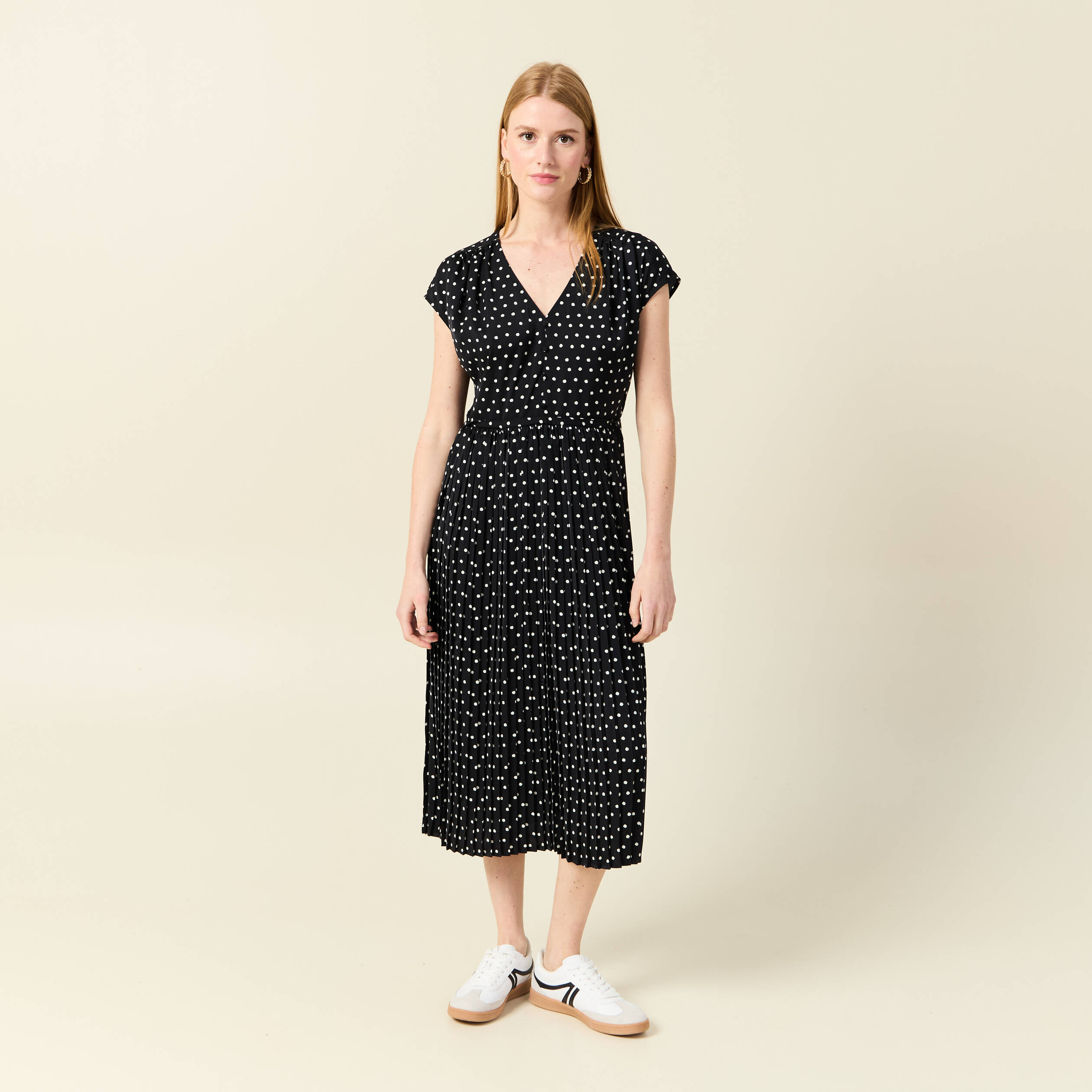 robe midi evasee plissee satin noir femme Robe midi évasée plissée satin noir femme