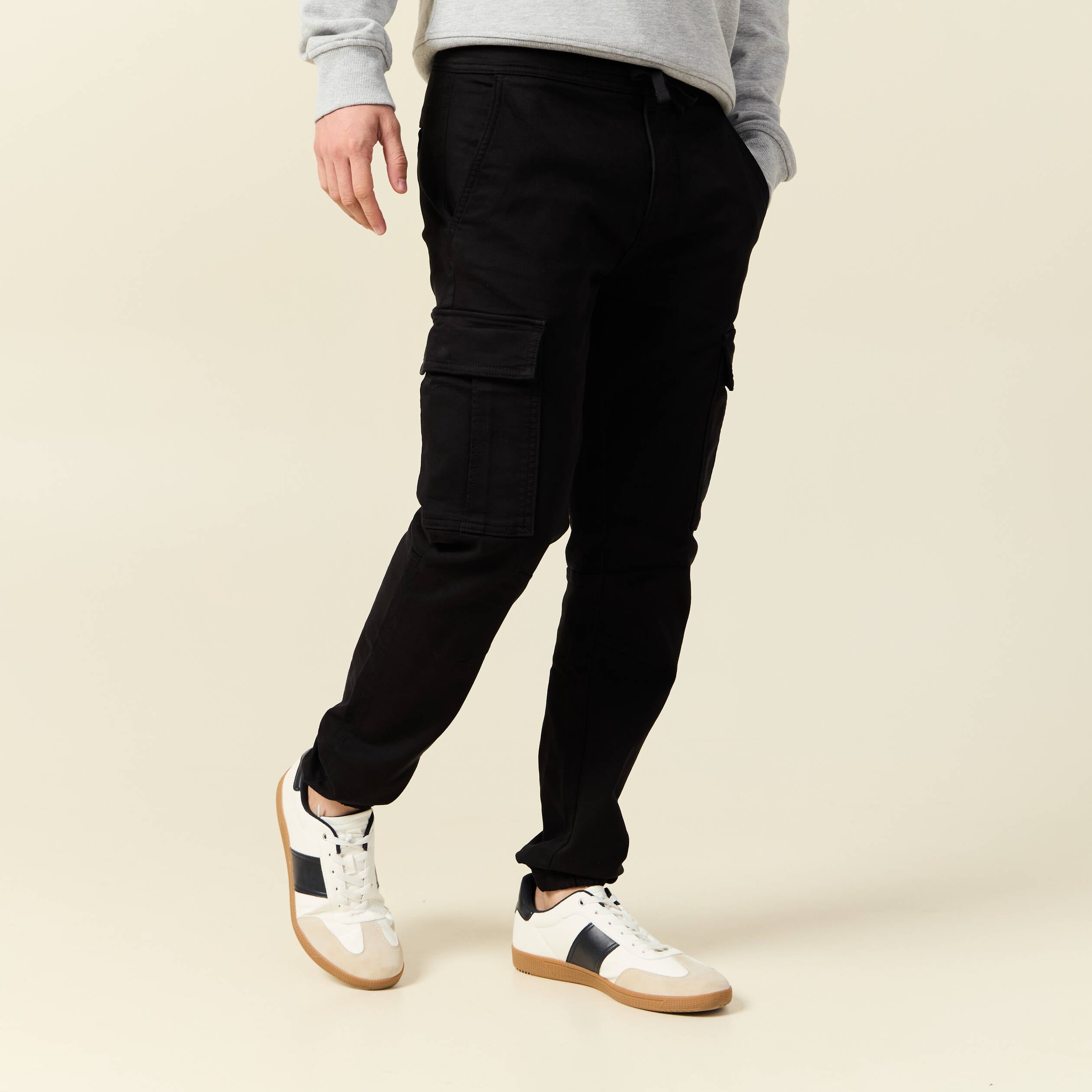 Pantalon battle bas resserr&eacute; noir homme
