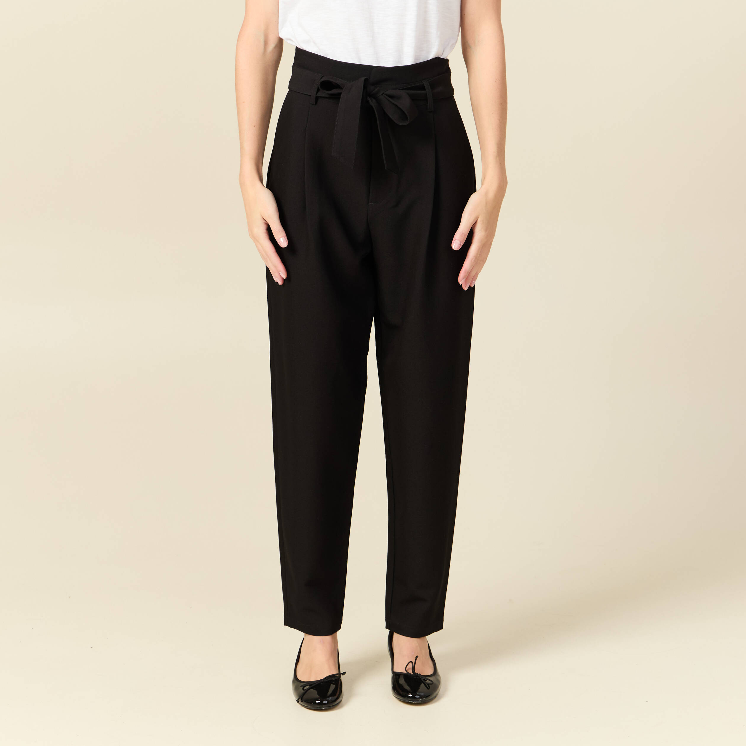 Pantalon carotte taille haute noir femme
