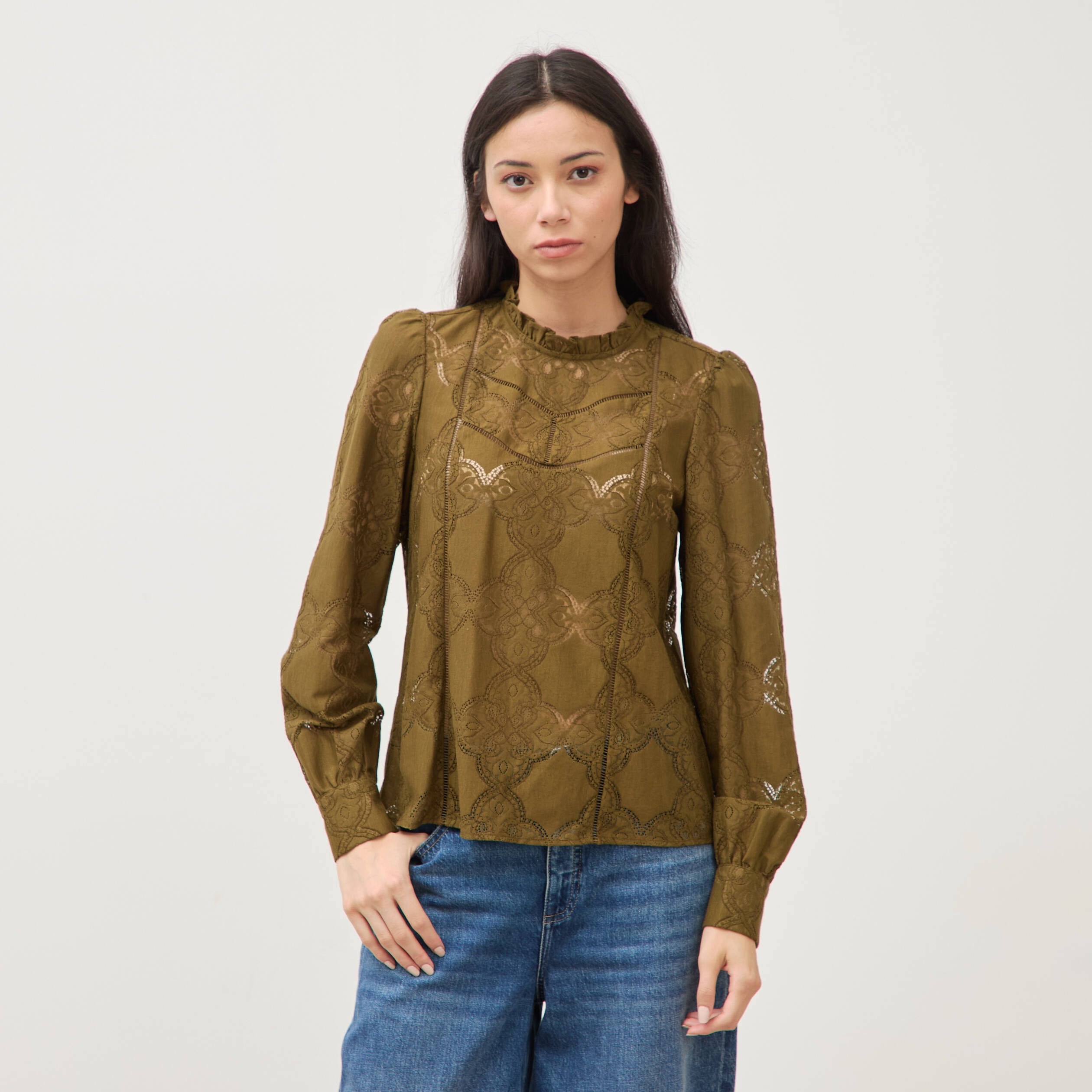 Blouse cintr&eacute;e dentelle manches longues vert olive femme