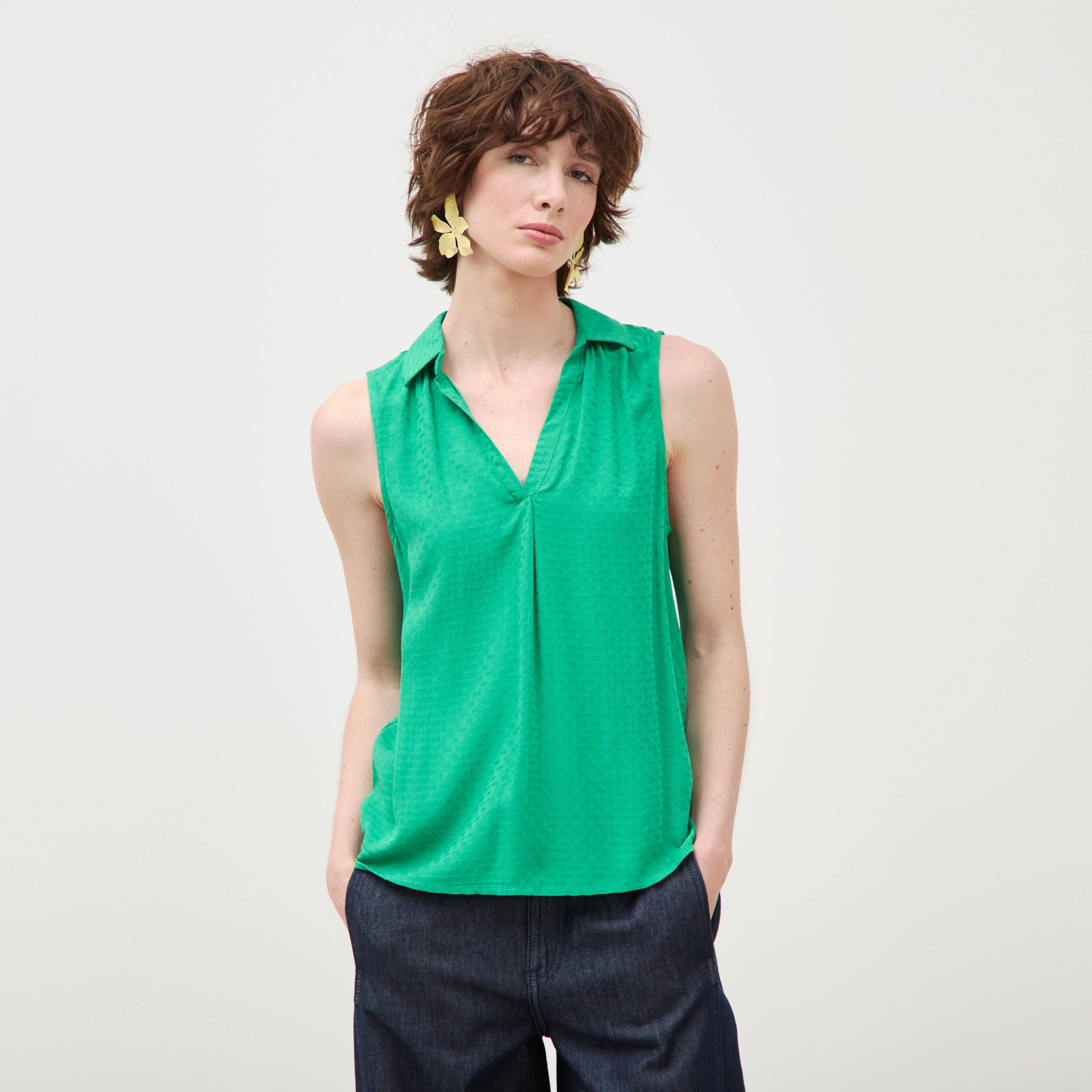 Top sans manches col tailleur vert femme