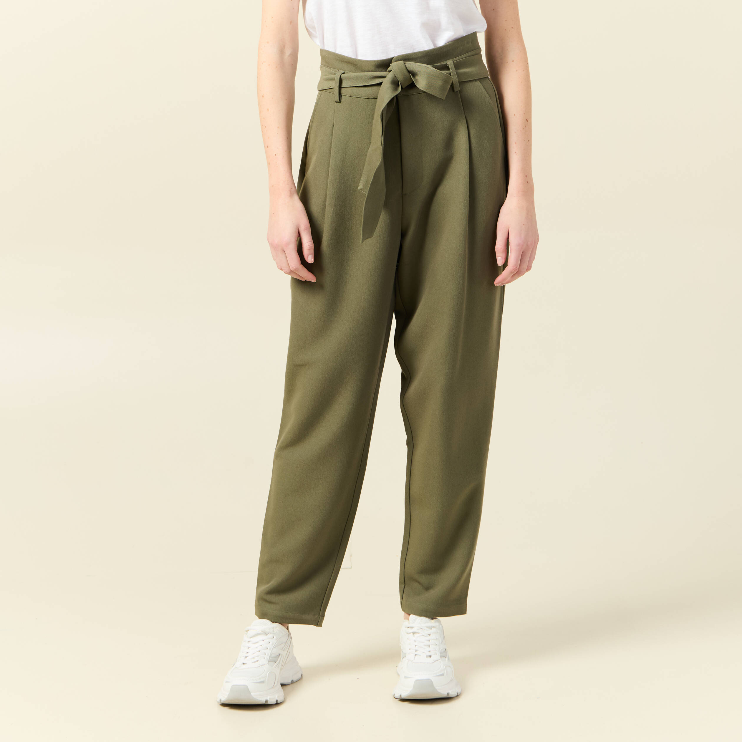 pantalon carotte ceinture vert kaki femme Pantalon carotte ceinturé vert kaki femme