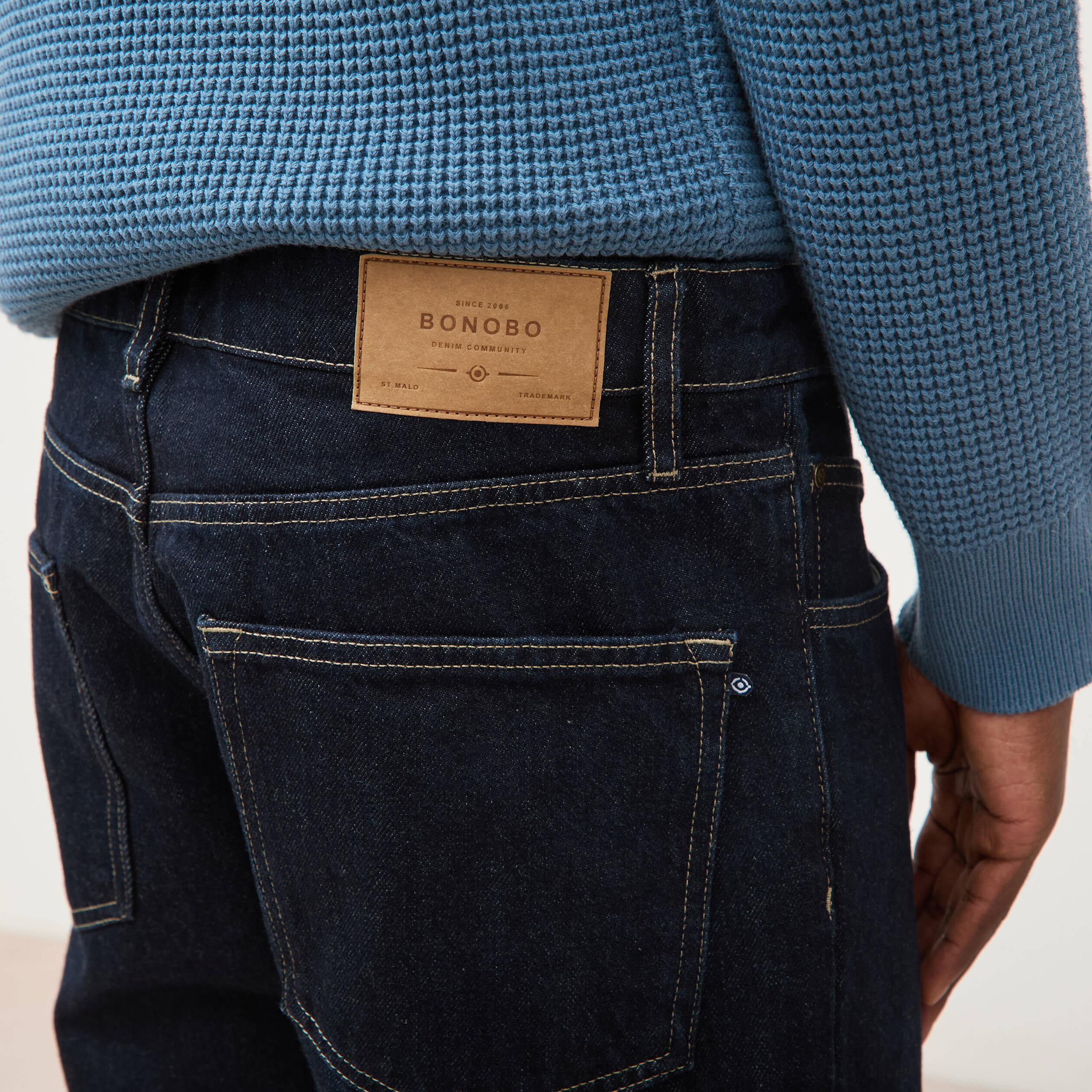 Jeans straight longueur 32 en coton denim brut rinse homme