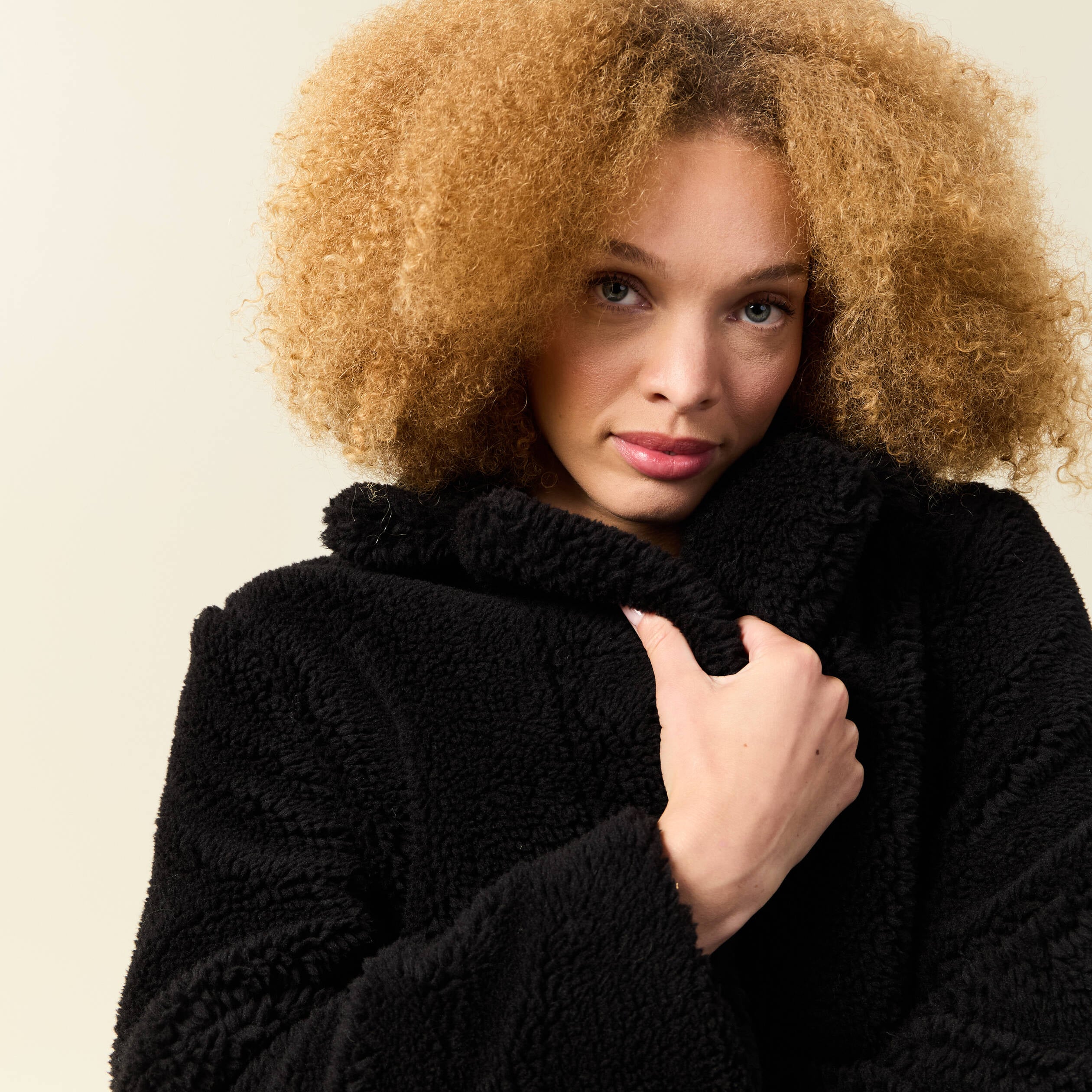 Manteau long laine mouton noir femme