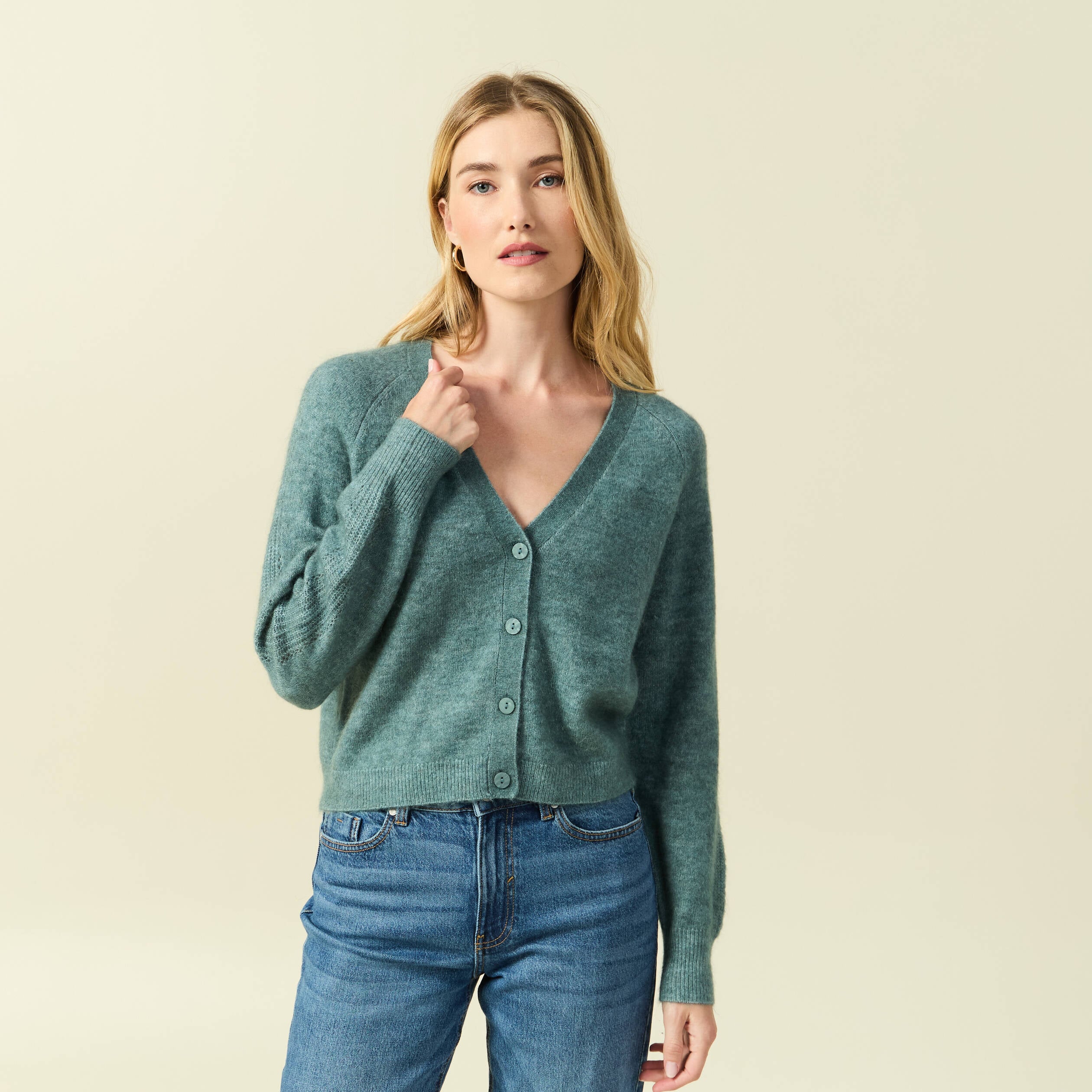 Gilet ajour&eacute; col V manches longues vert femme