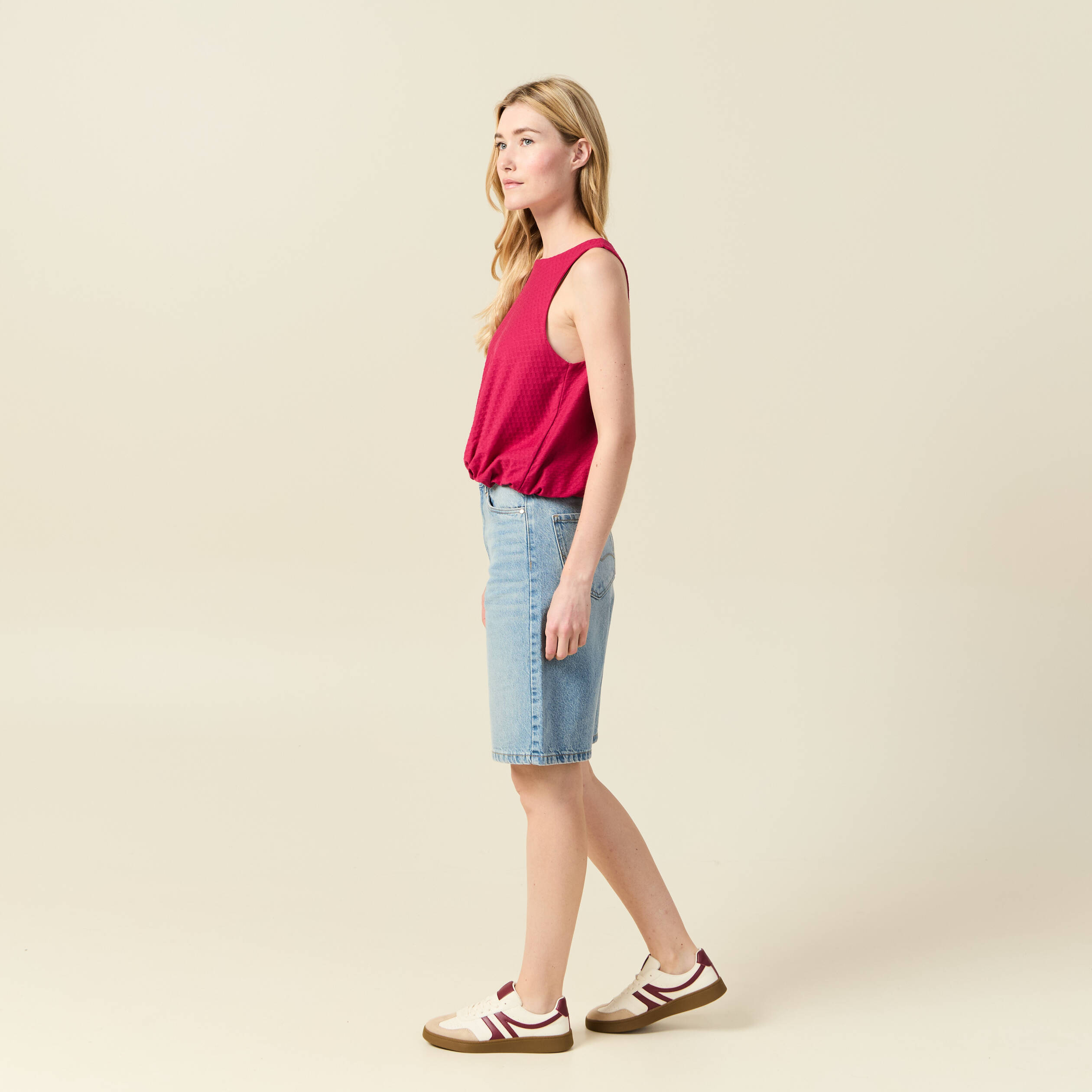 D&eacute;bardeur sans manches rose framboise femme
