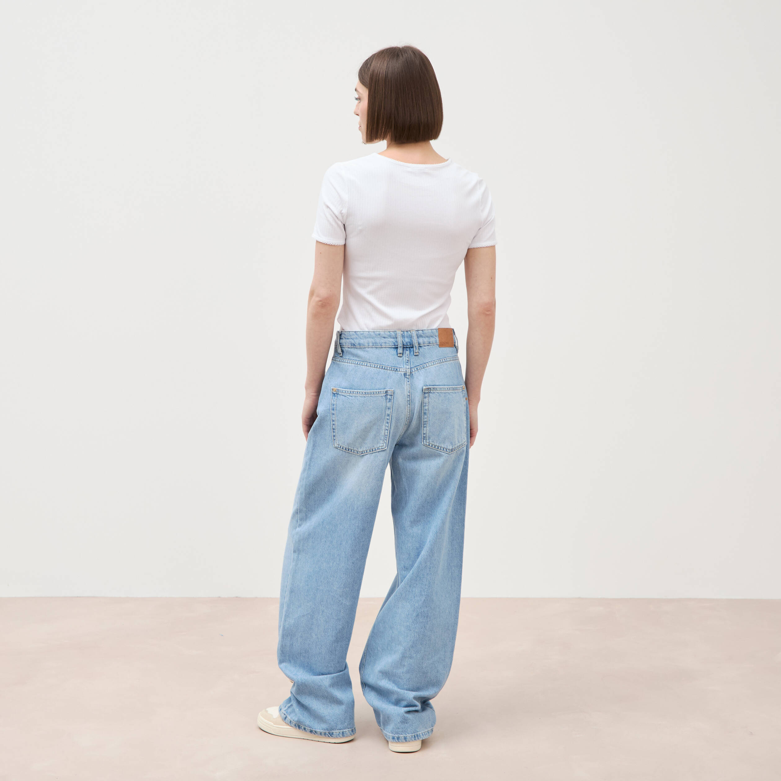 Jeans loose taille standard en coton denim bleach femme