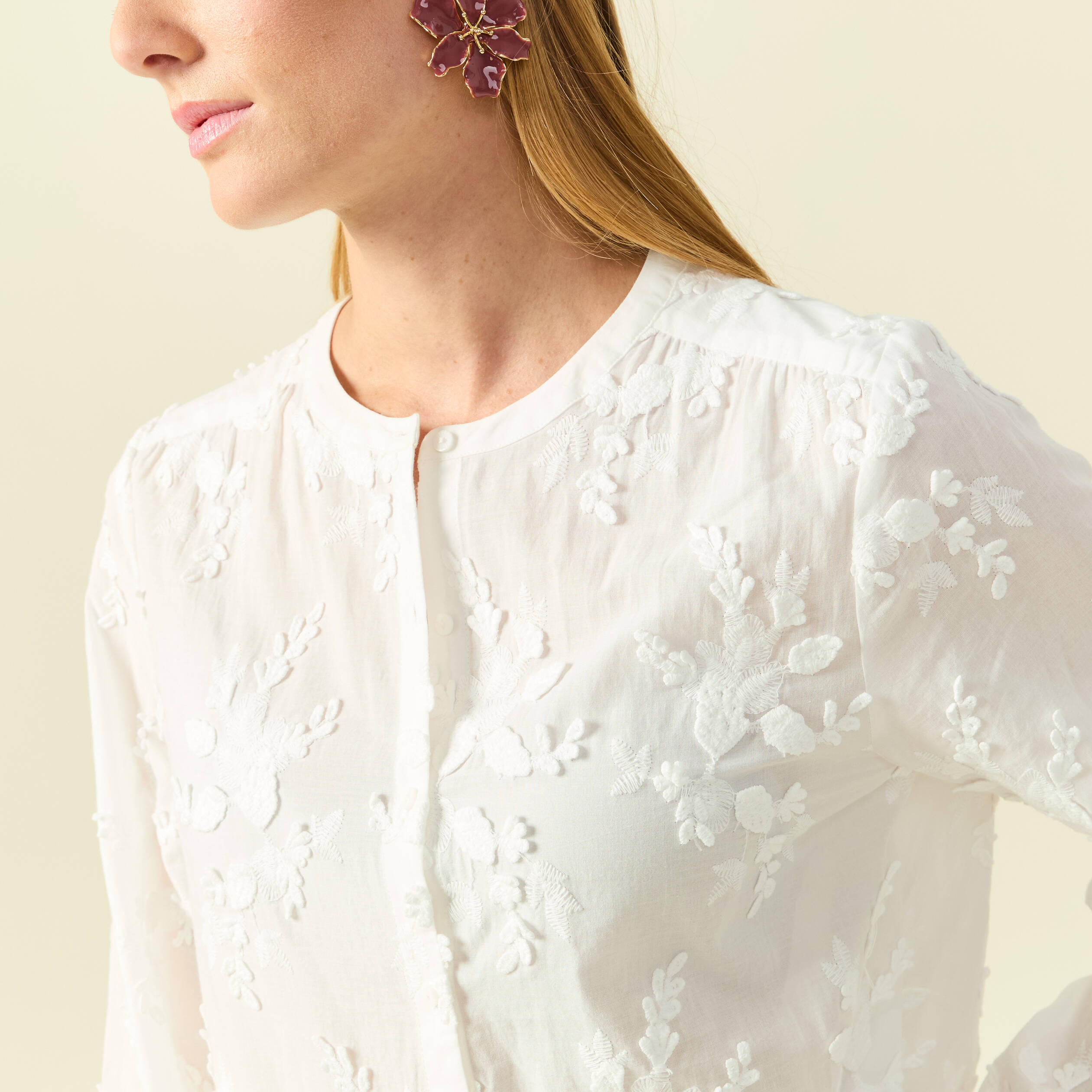 Chemise col rond manches longues brod&eacute;e ecru femme