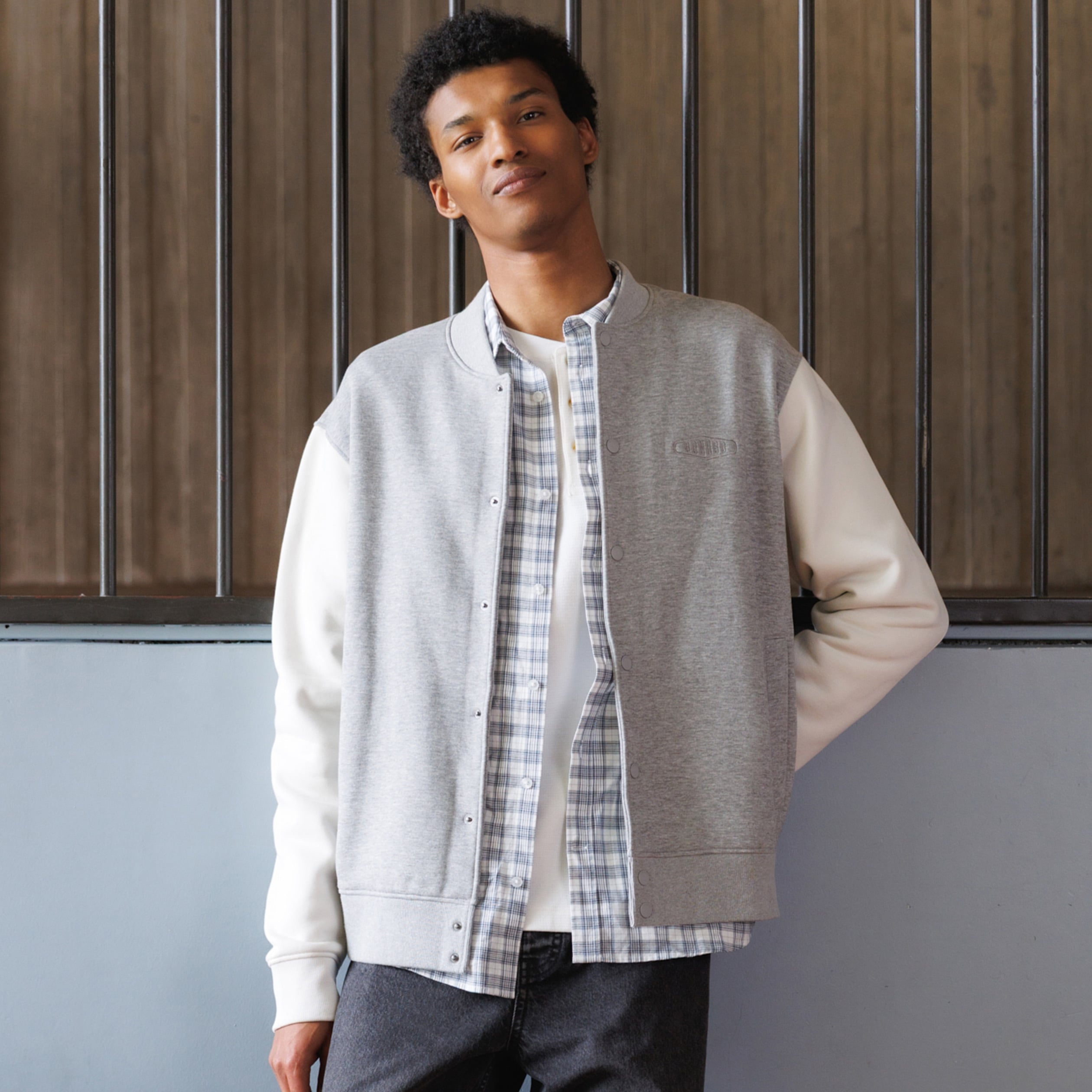 Sweat manches longues brod&eacute; gris clair homme