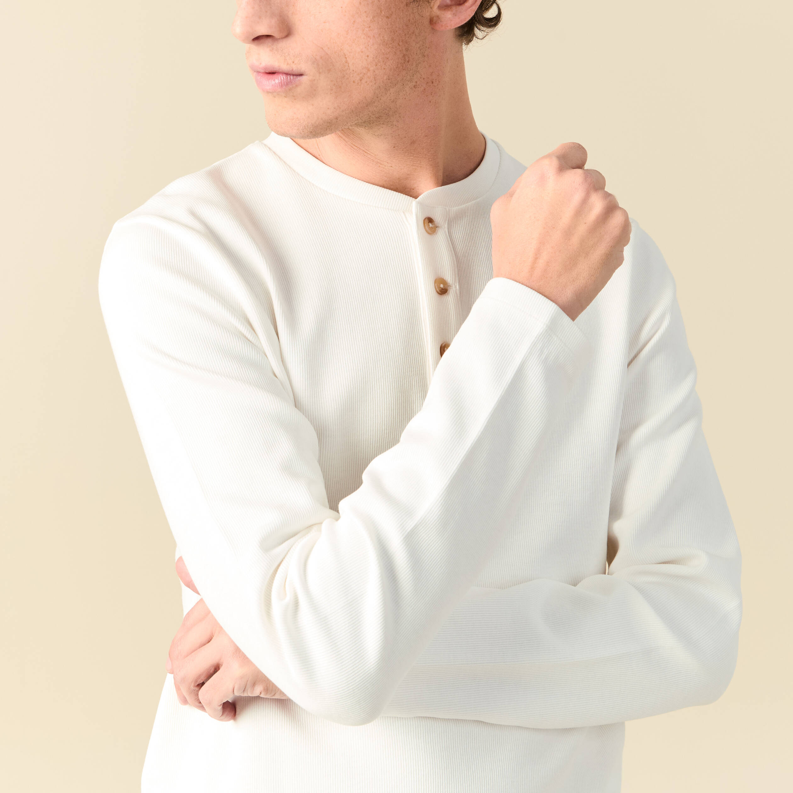 T-shirt cintr&eacute; en coton manches longues ecru homme