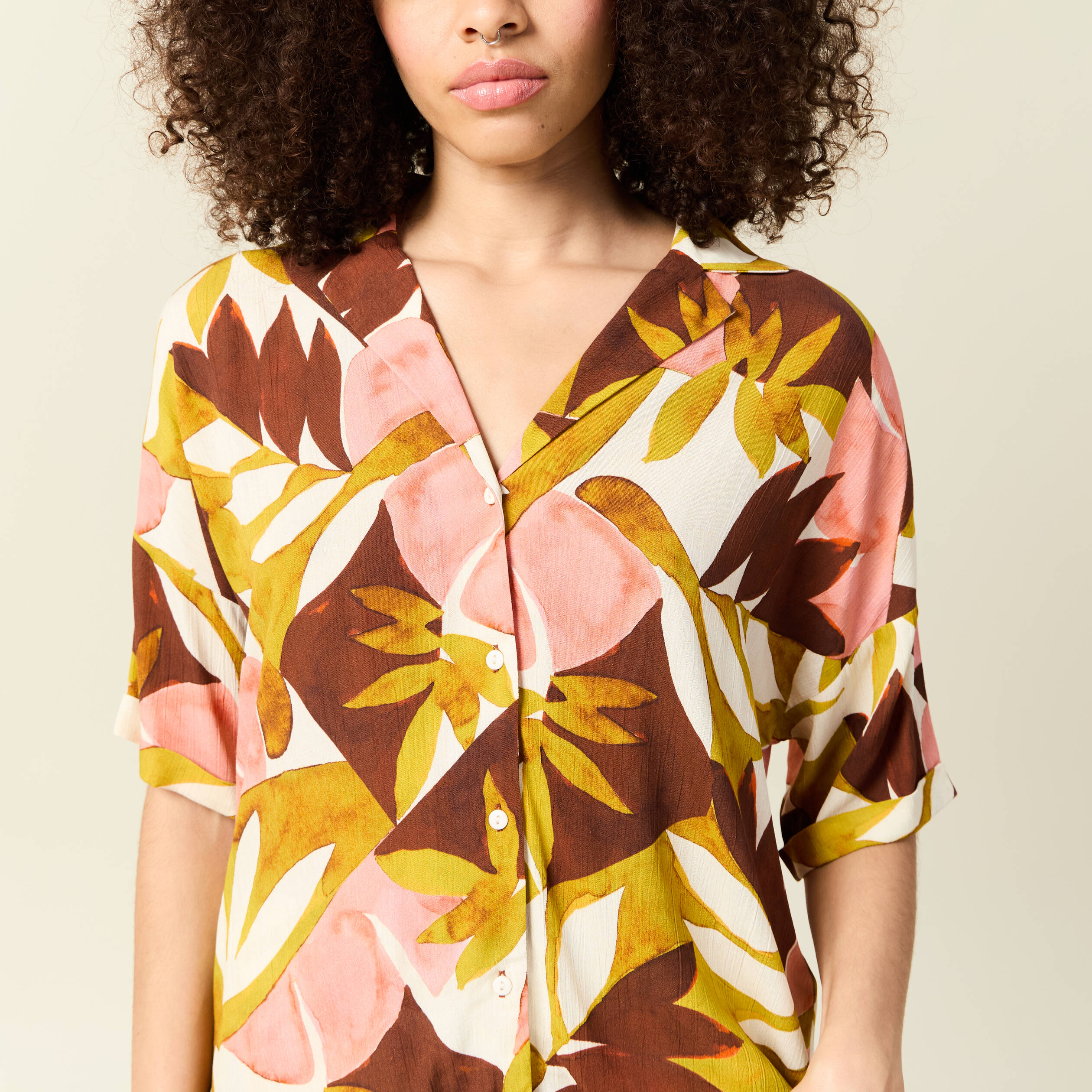 chemise manches courtes col cubain marron cognac femme Chemise manches courtes col cubain marron cognac femme