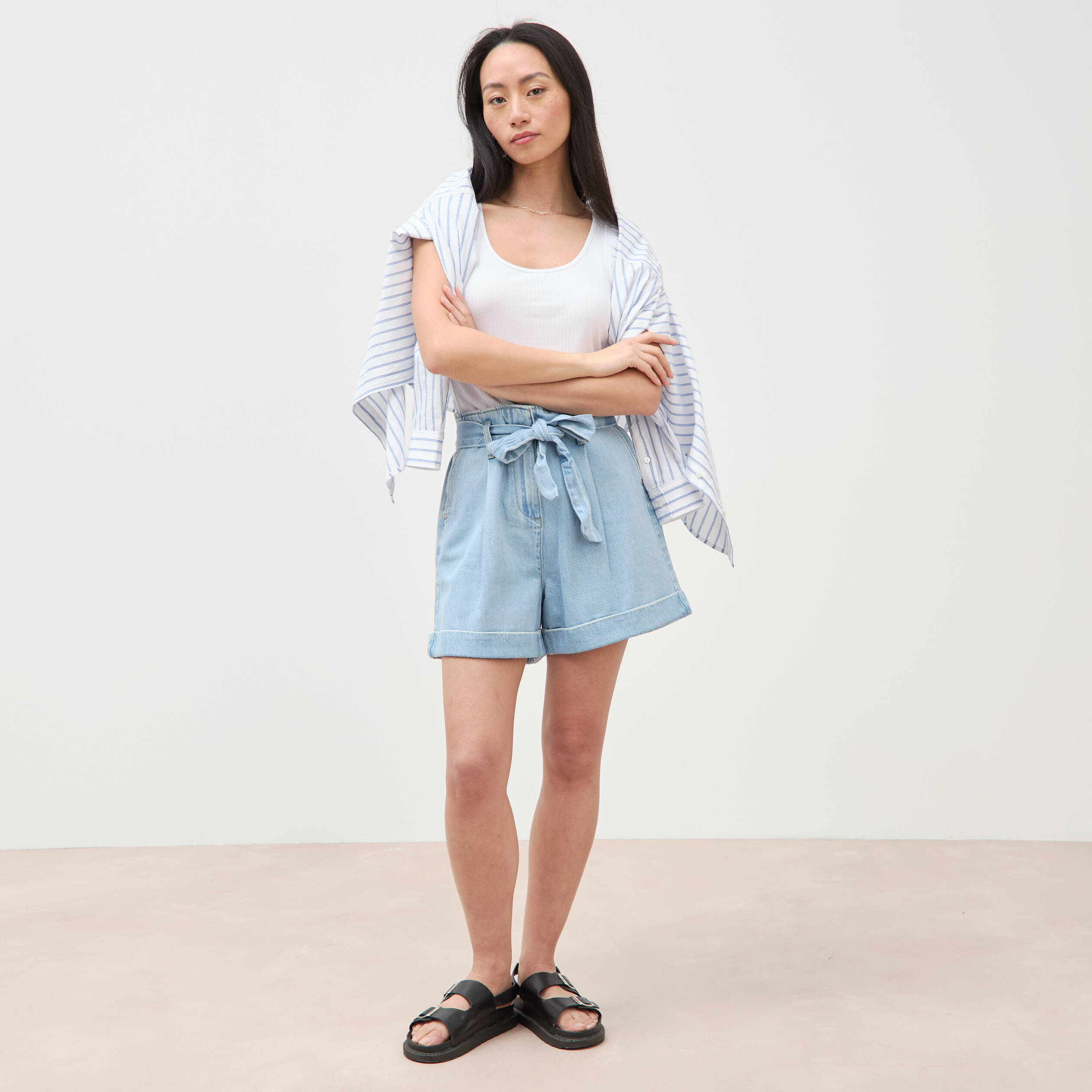 Short taille haute en jeans denim bleach femme