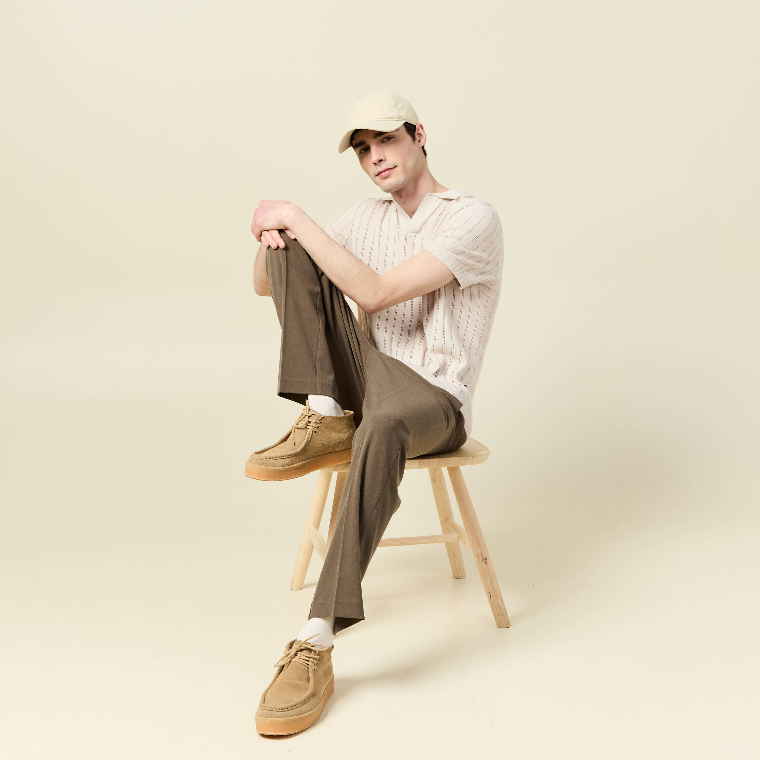 Polo cintr&eacute; col cubain manches courtes sable homme