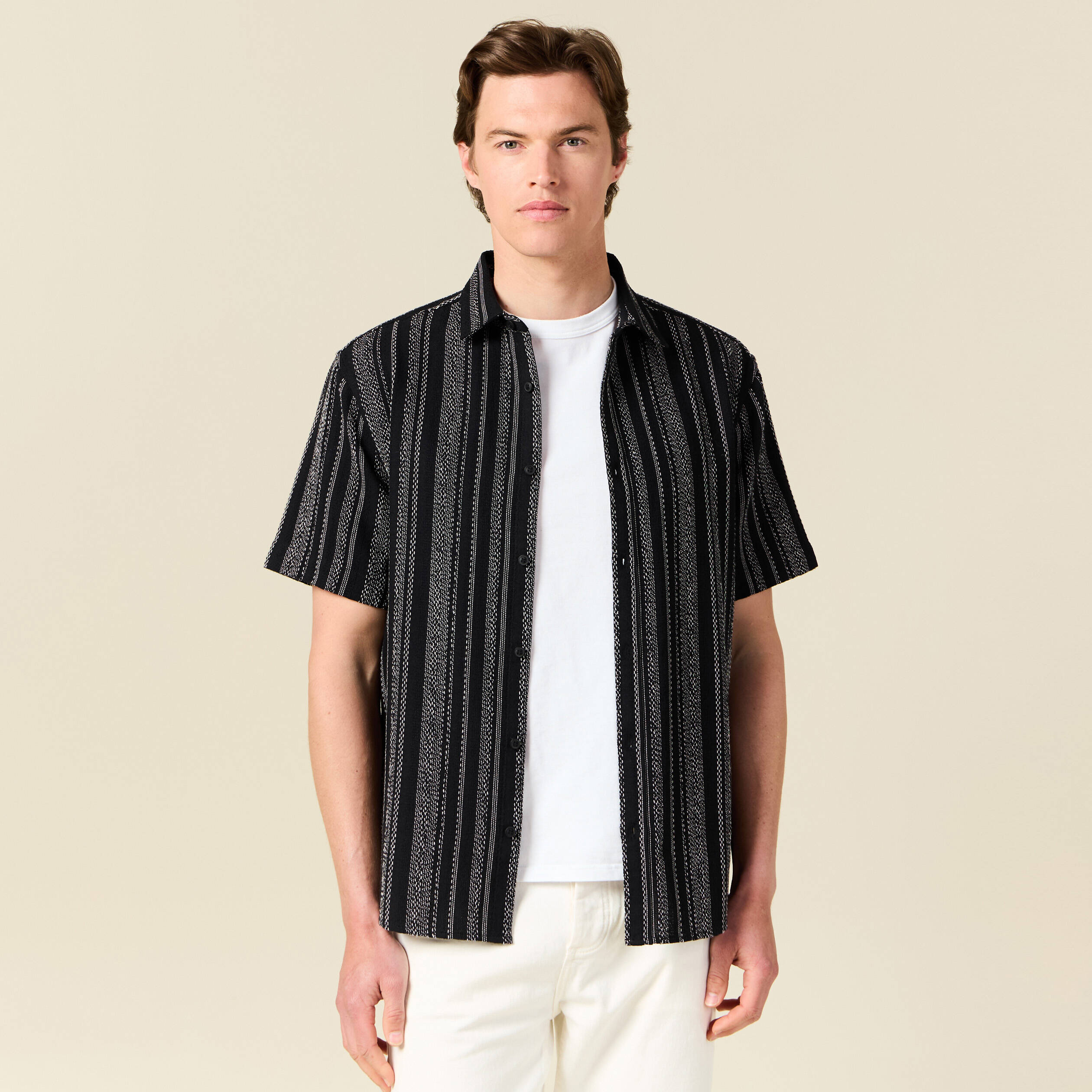 Chemise ray&eacute;e manches courtes noir homme