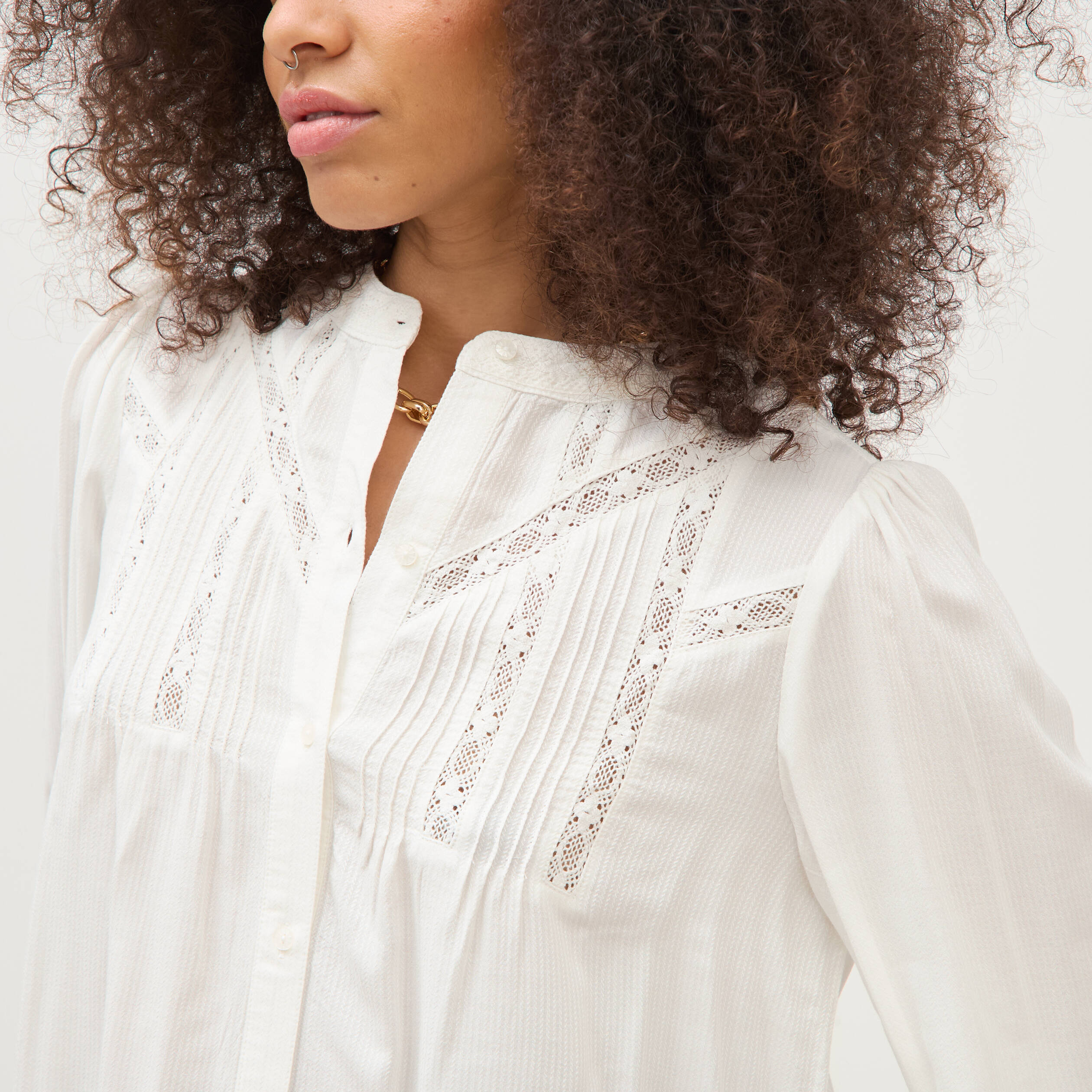 Blouse ajour&eacute;e col rond manches longues ecru femme