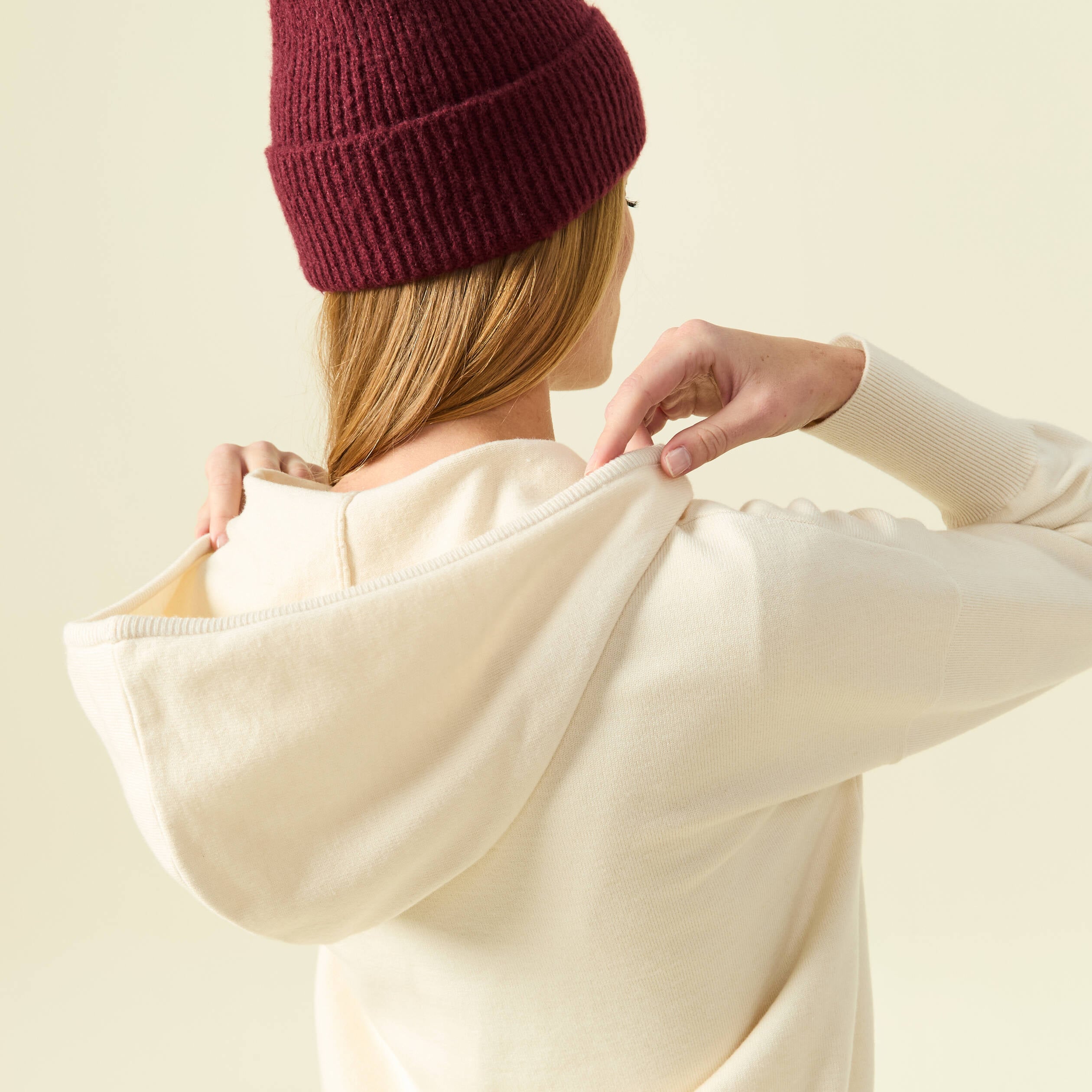 Sweat &agrave; capuche manches longues creme femme